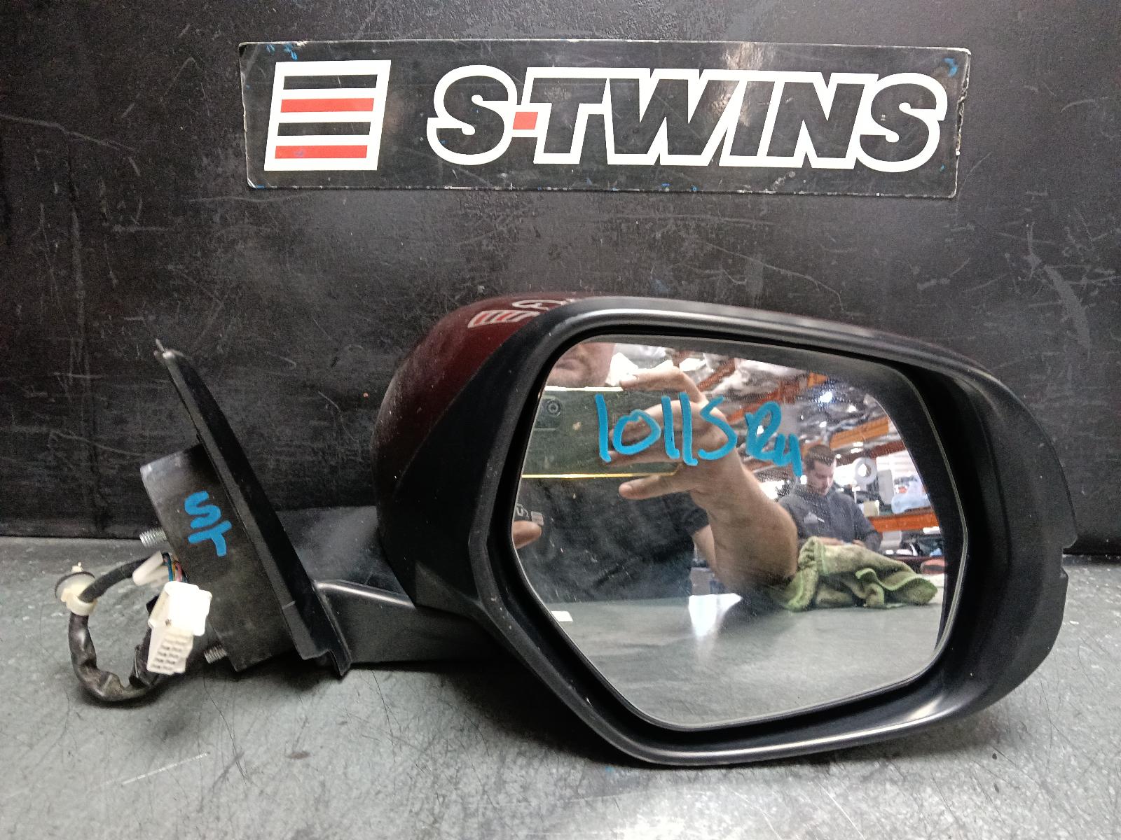 View Auto part Right Door Mirror Honda Hrv 2015