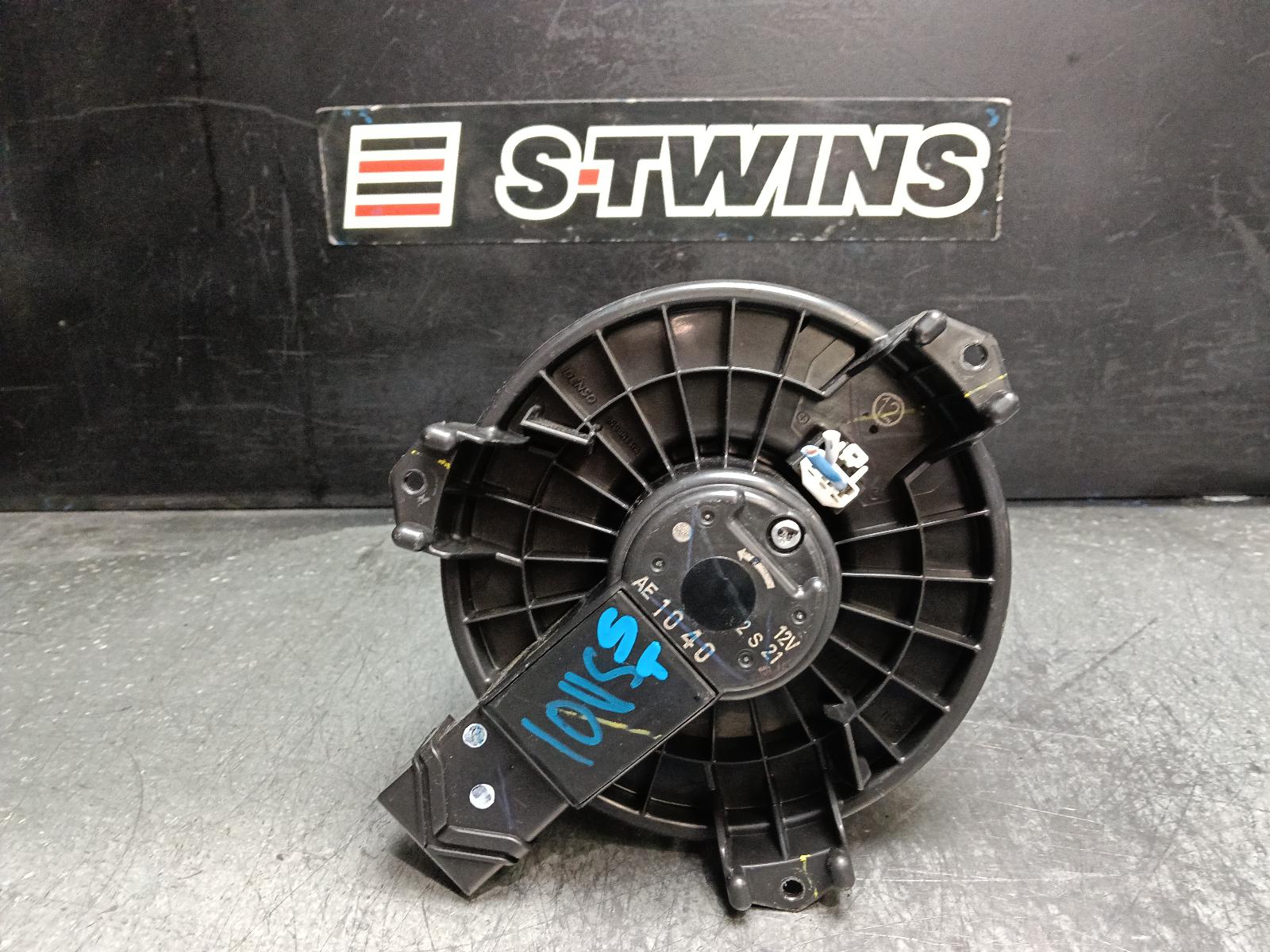 View Auto part Heater Fan Motor Honda Hrv 2015
