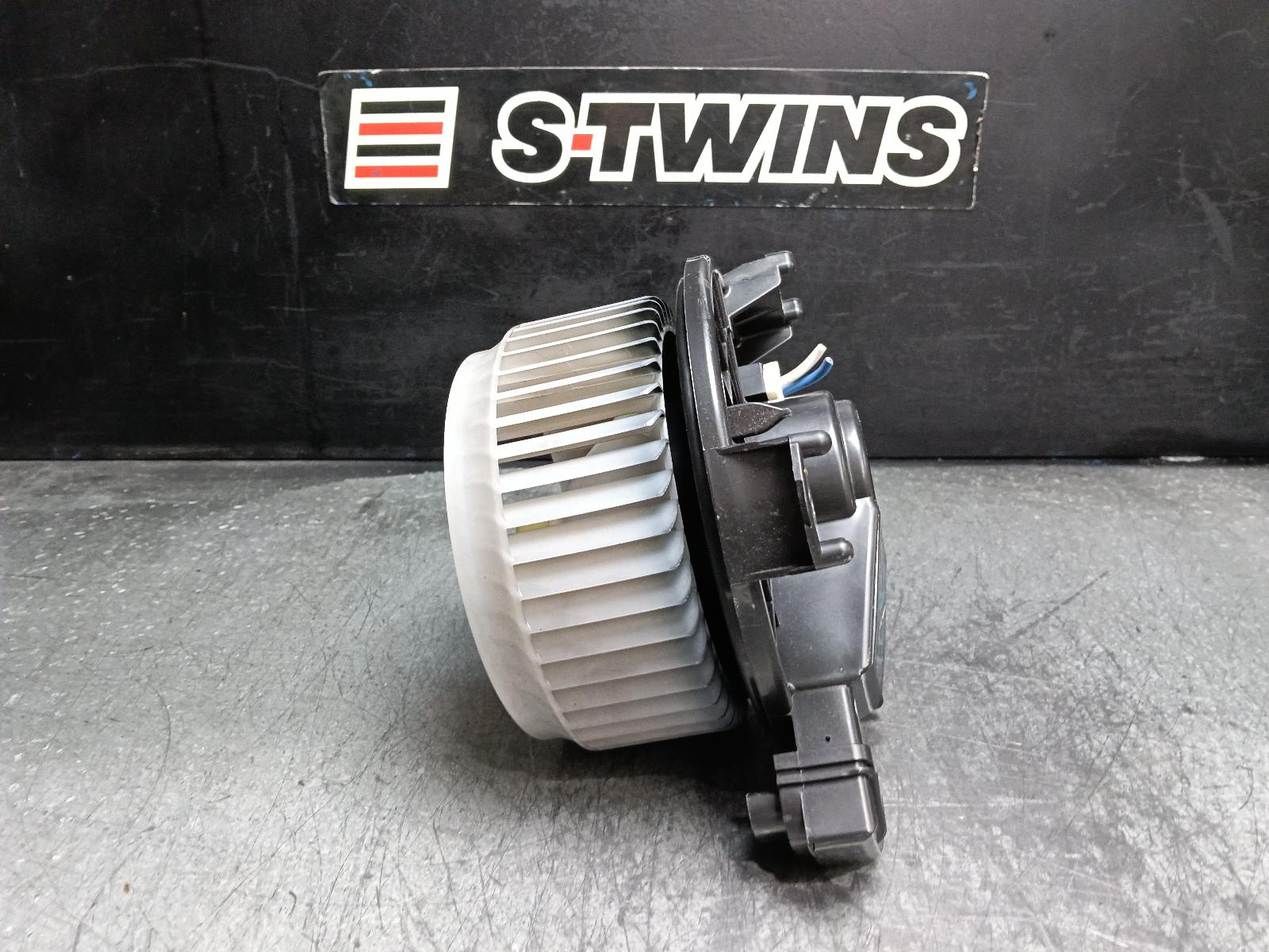 View Auto part Heater Fan Motor Honda Hrv 2015