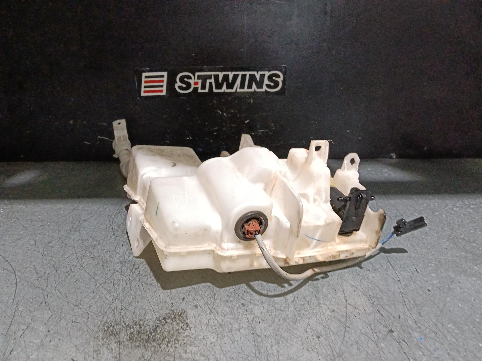 2021 Mitsubishi Pajero Washer Bottle View Auto part Washer Bottle Mitsubishi Pajero 2021