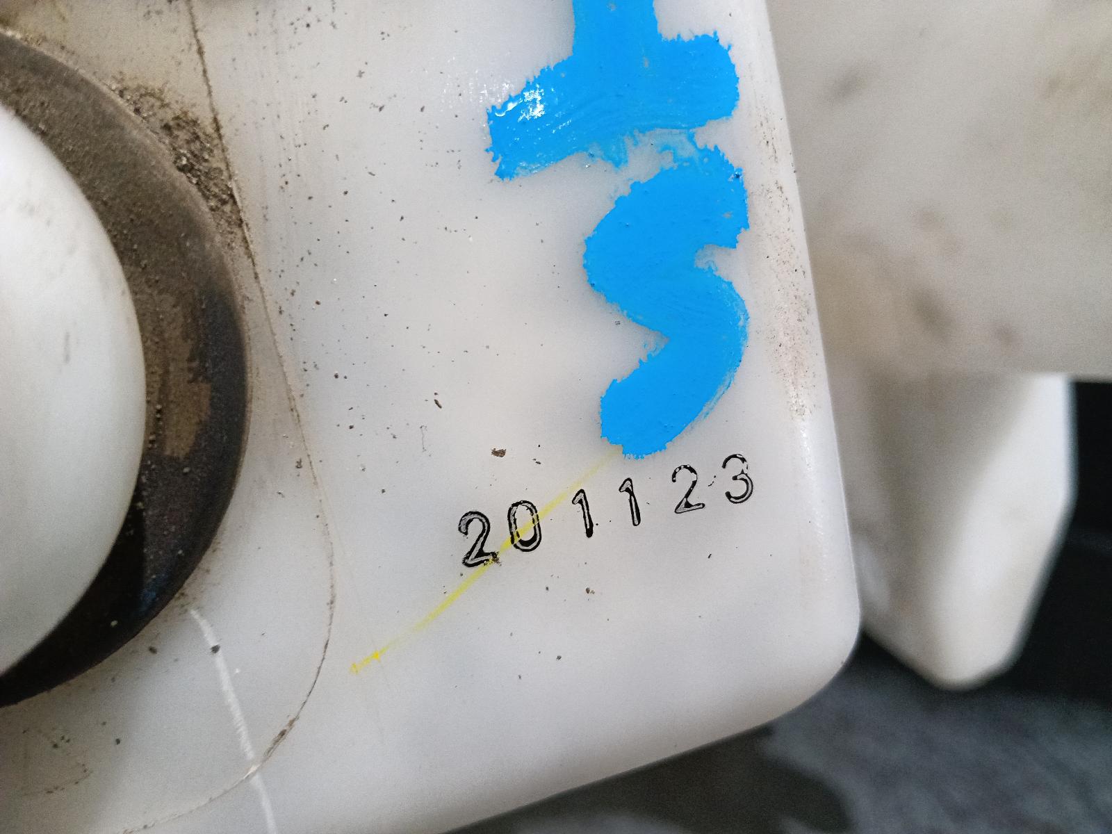 2021 Mitsubishi Pajero Washer Bottle View Auto part Washer Bottle Mitsubishi Pajero 2021