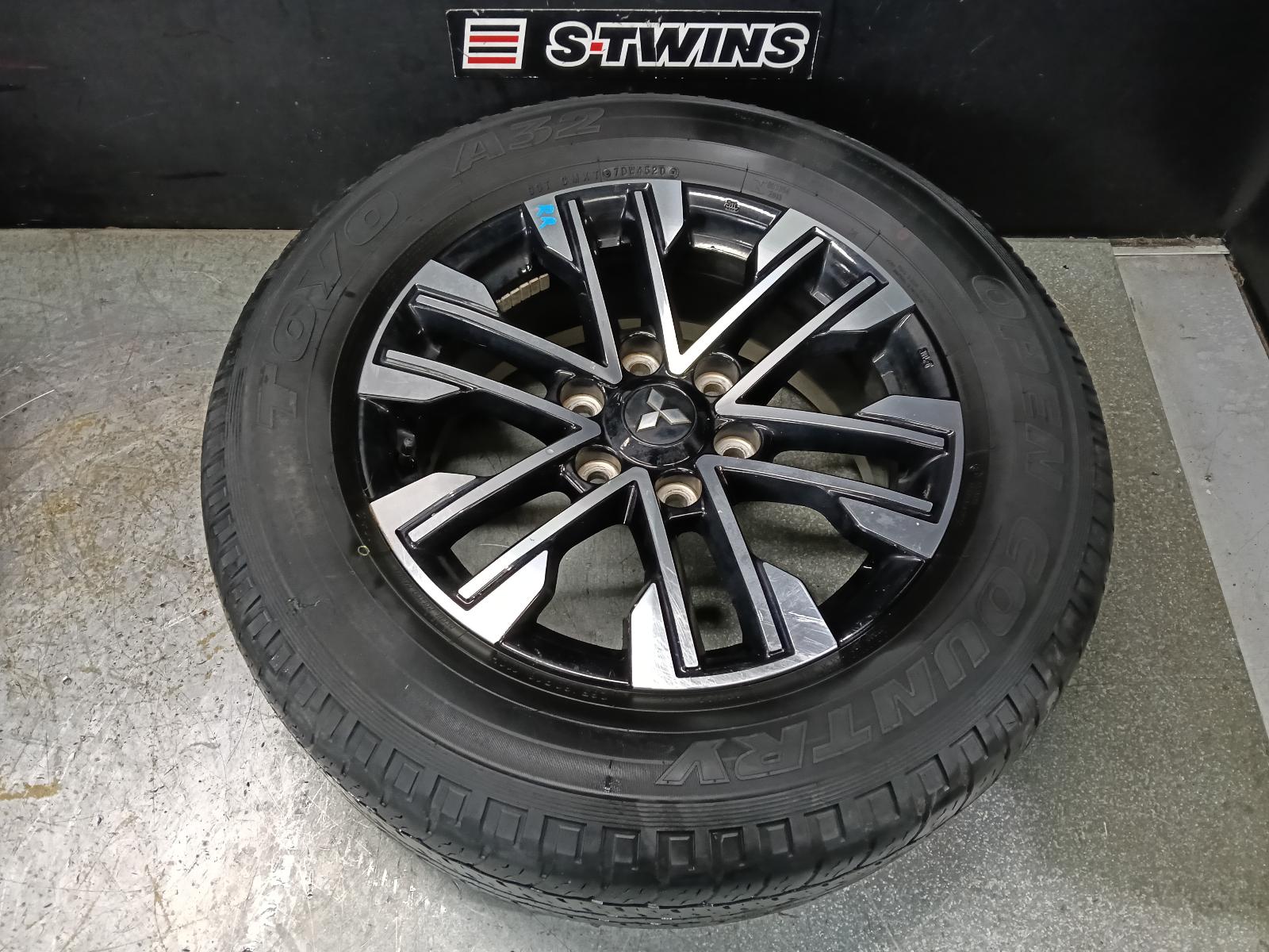 View Auto part Wheel Mag Mitsubishi Pajero 2021