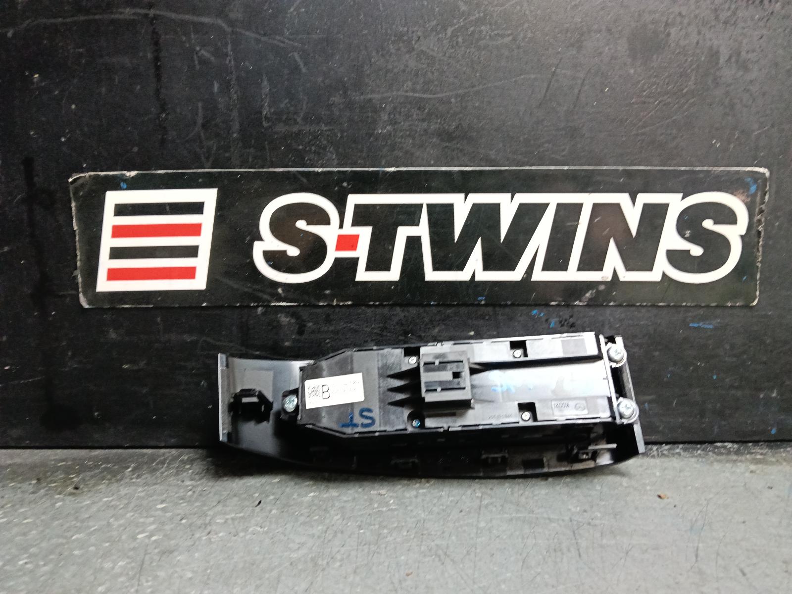 2022 Mazda Cx30 Pwr Dr Wind Switch View Auto part Pwr Dr Wind Switch Mazda Cx30 2022