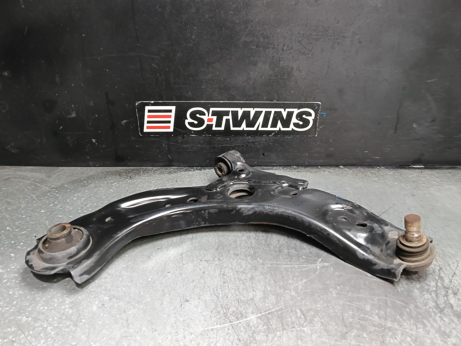 View Auto part Right Front Lower Control Arm Mazda Cx30 2022