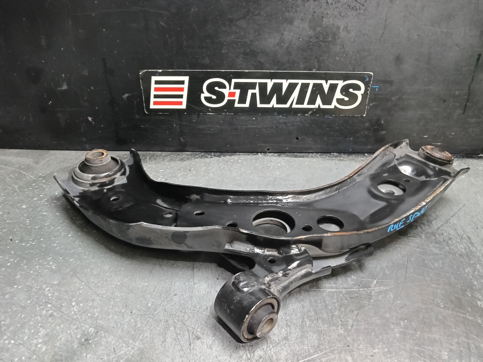 View Auto part Right Front Lower Control Arm Mazda Cx30 2022