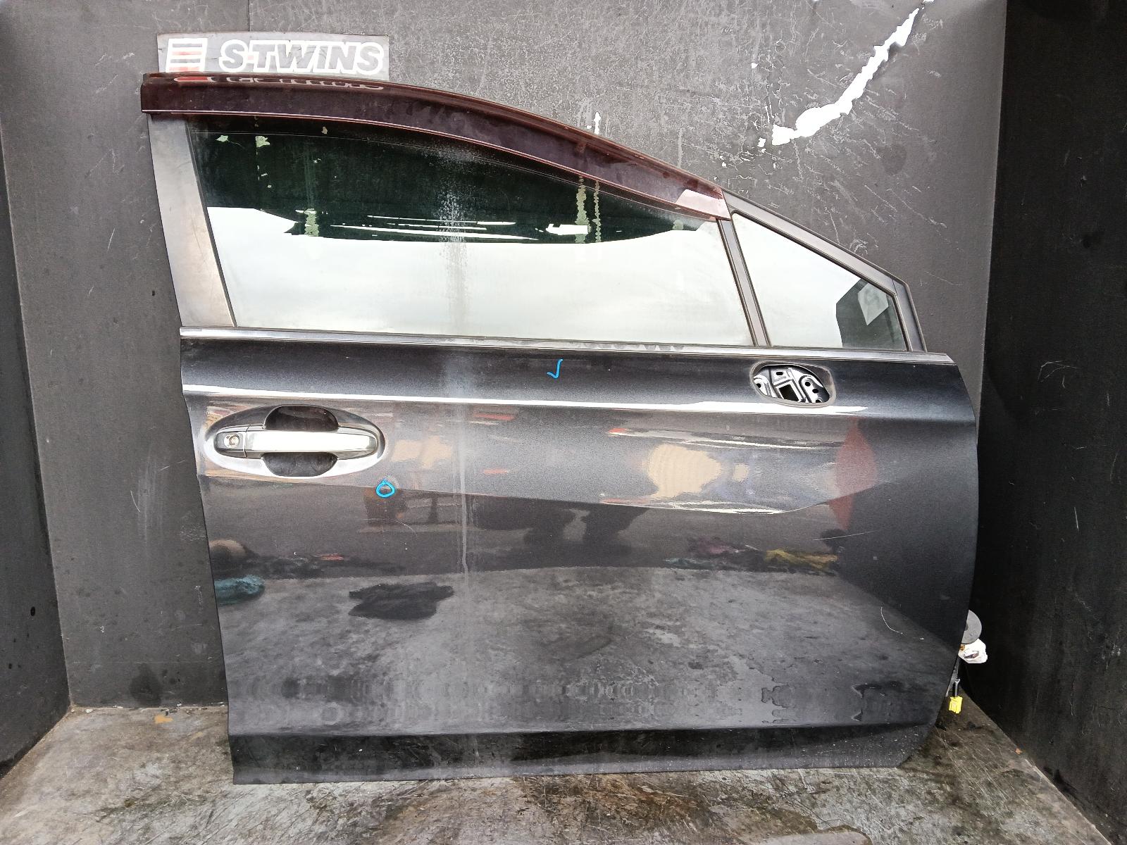 View Auto part Right Front Door Subaru Impreza 2018