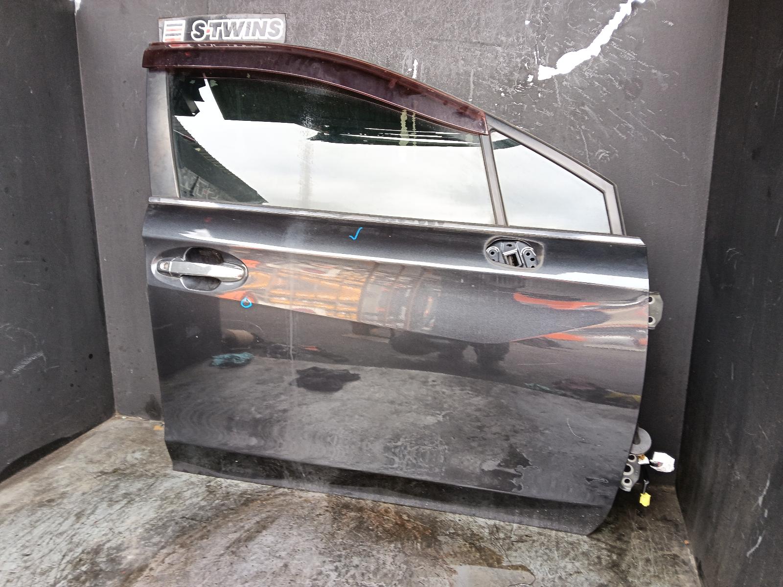 View Auto part Right Front Door Subaru Impreza 2018