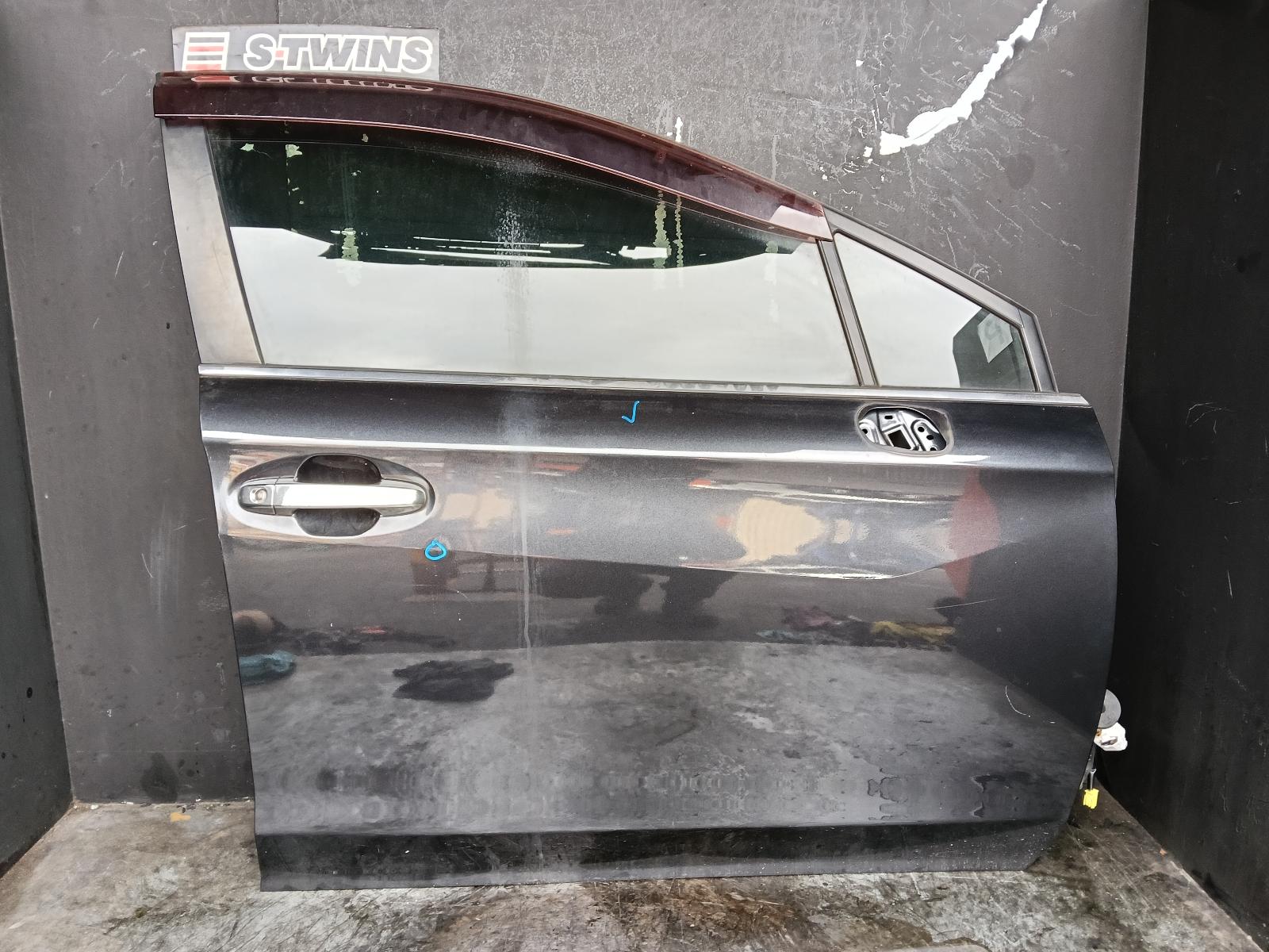 View Auto part Right Front Door Subaru Impreza 2018