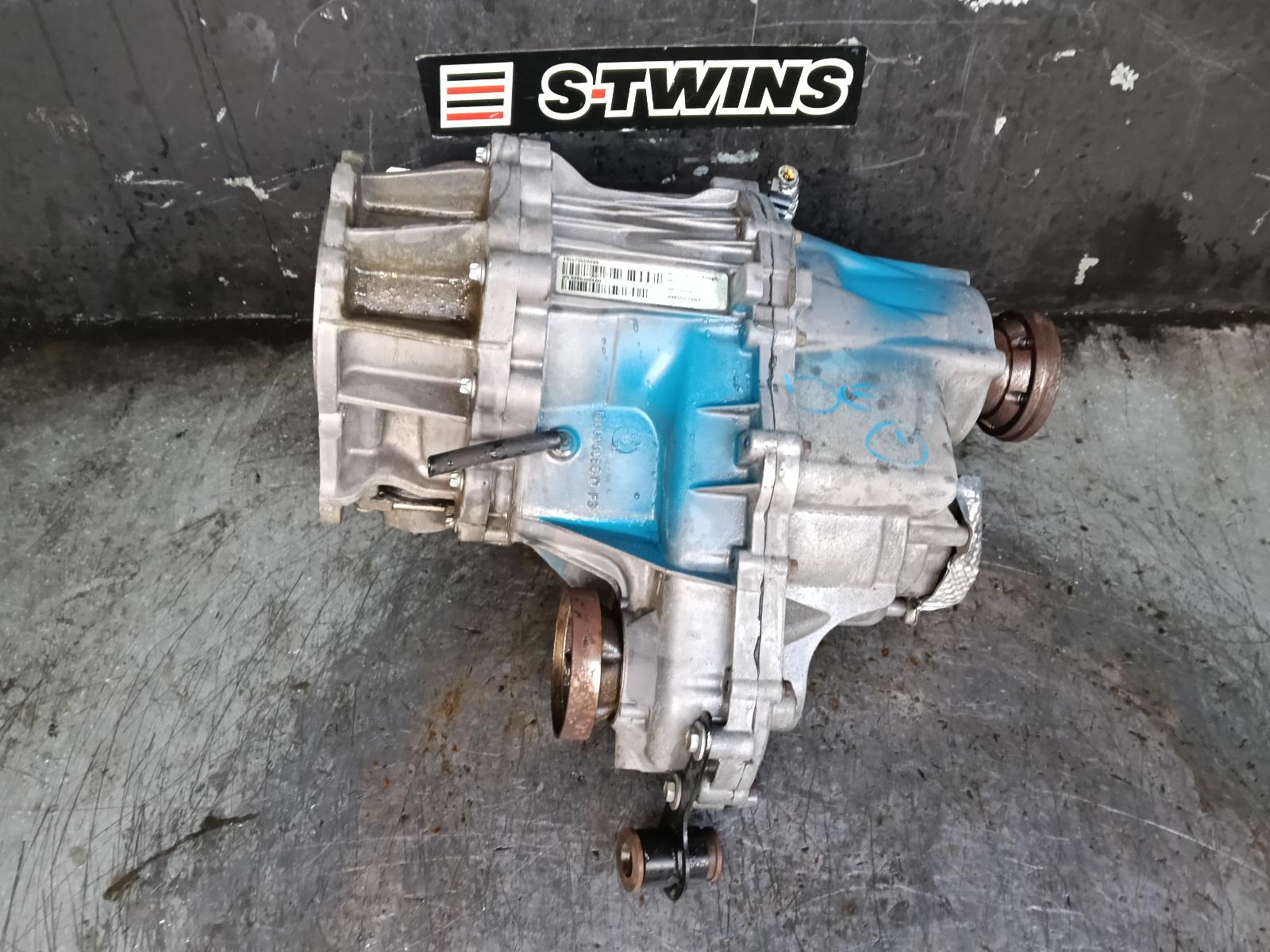 View Auto part Transfer Case Jeep Grandcherokee 2015