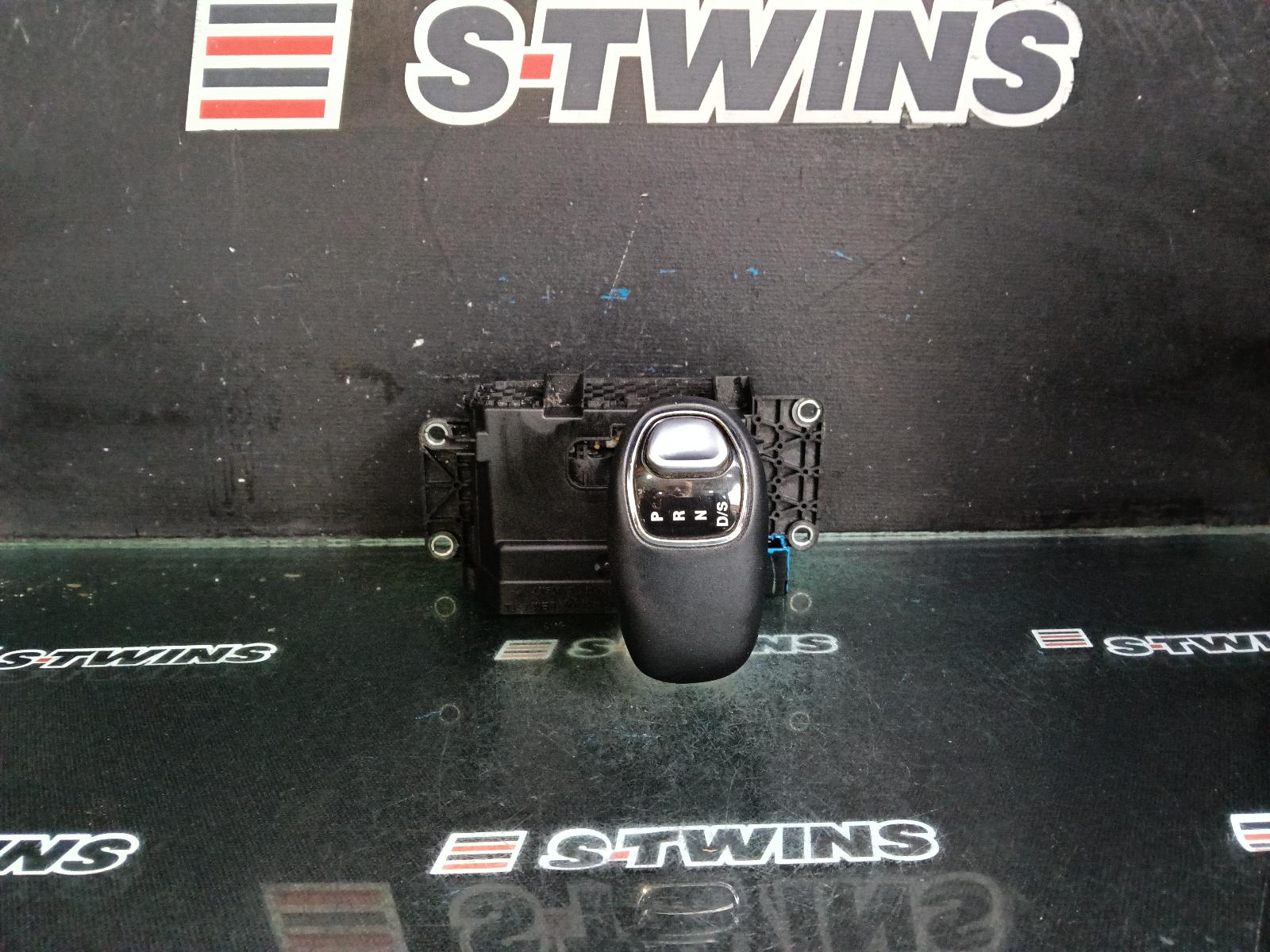 2015 Jeep Grandcherokee Gear Stick/Shifter View Auto part Gear Stick/Shifter Jeep Grandcherokee 2015