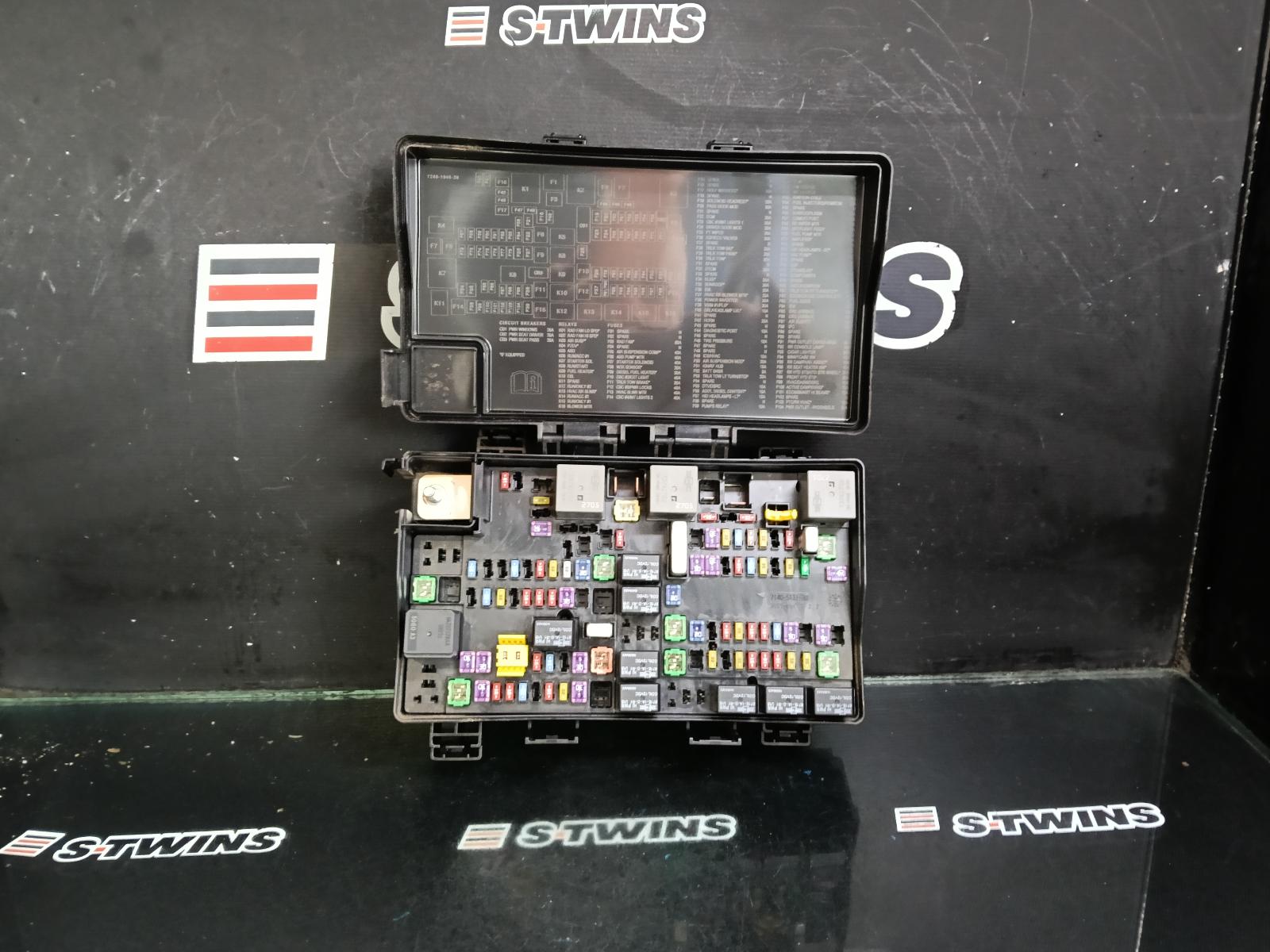 View Auto part Fuse Box Jeep Grandcherokee 2015