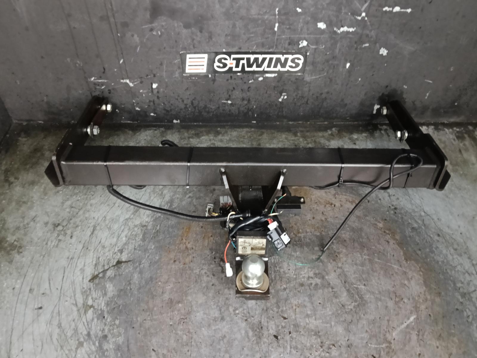View Auto part Towbar Jeep Grandcherokee 2015