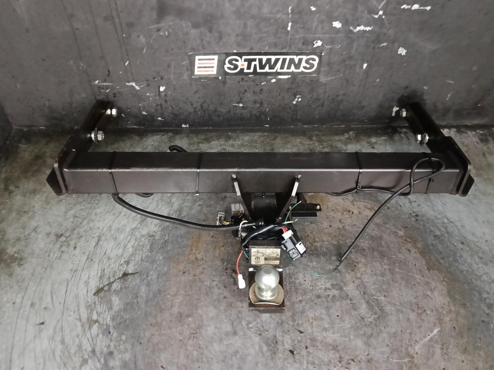 View Auto part Towbar Jeep Grandcherokee 2015