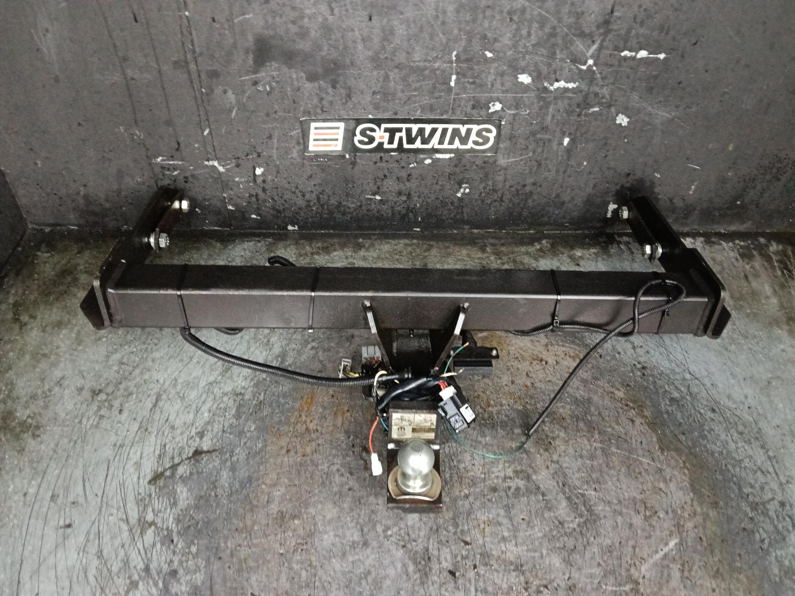 View Auto part Towbar Jeep Grandcherokee 2015