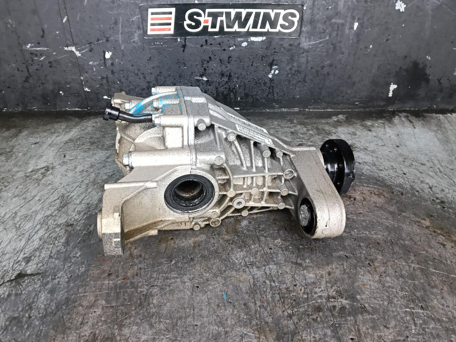 View Auto part Differential Centre Jeep Grandcherokee 2015