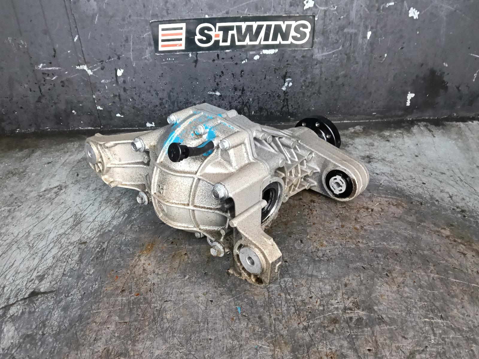 View Auto part Differential Centre Jeep Grandcherokee 2015
