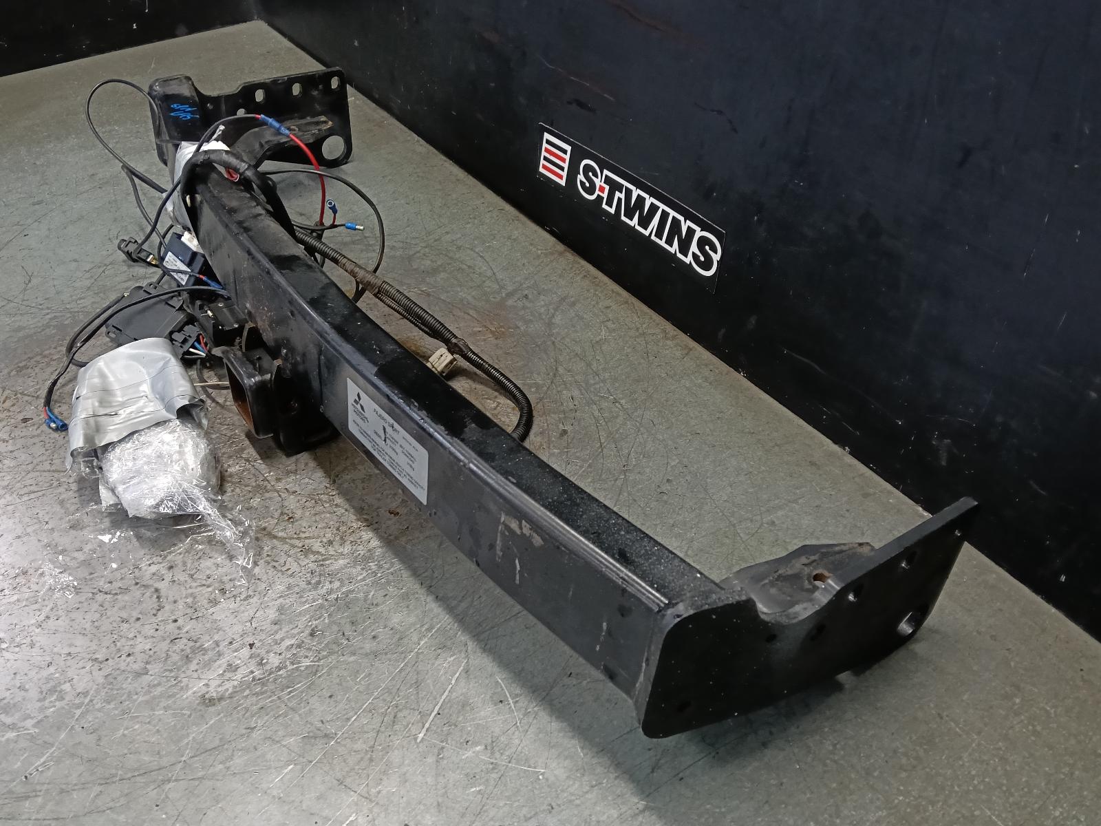 View Auto part Towbar Mitsubishi Pajero 2021