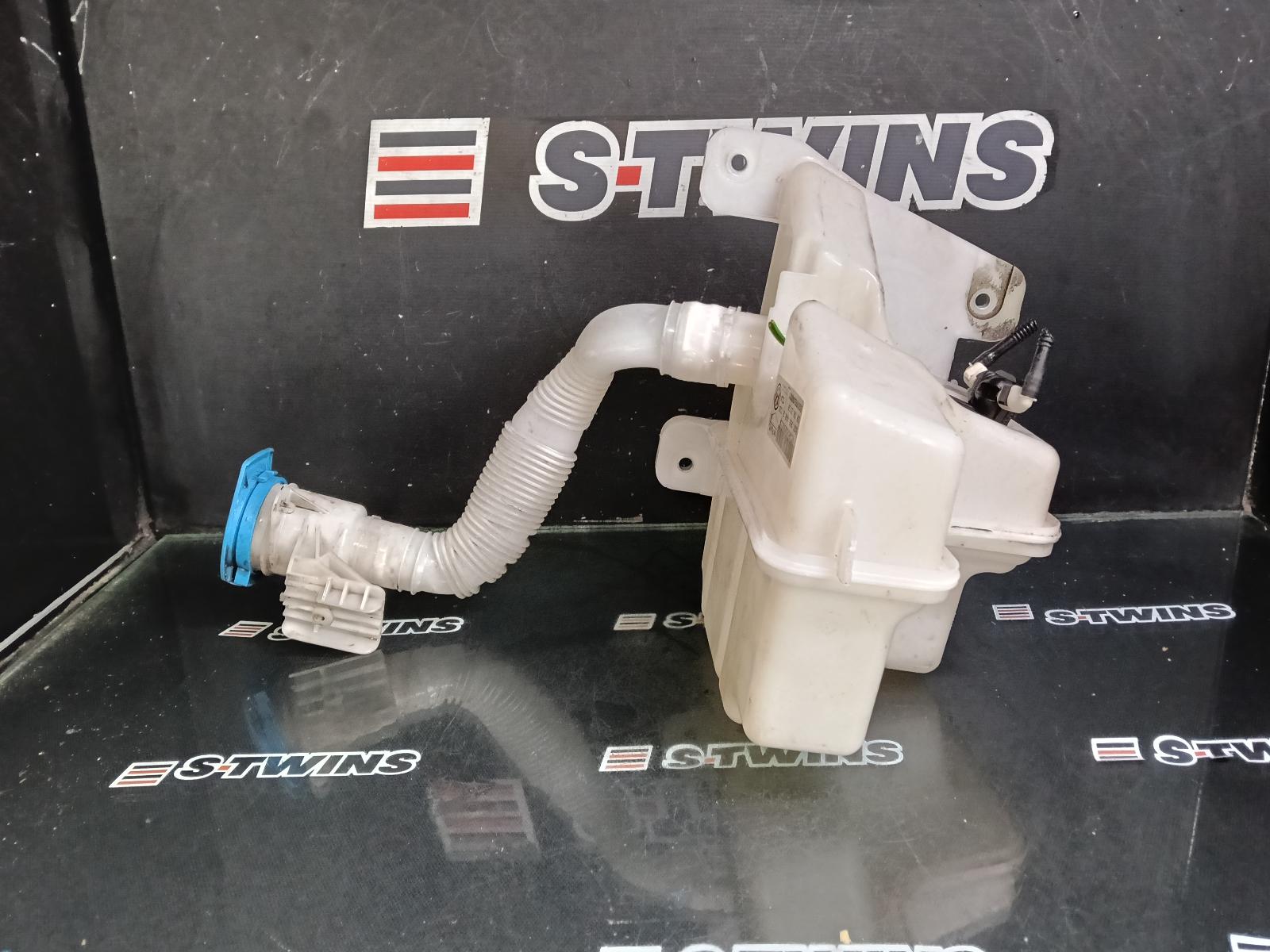 2019 Volkswagen Golf Washer Bottle View Auto part Washer Bottle Volkswagen Golf 2019