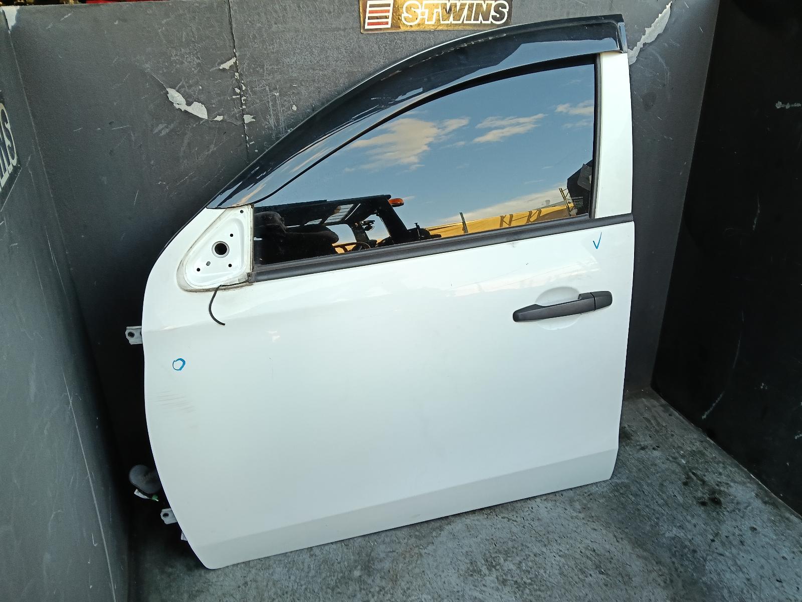 View Auto part Left Front Door Mitsubishi Triton 2017