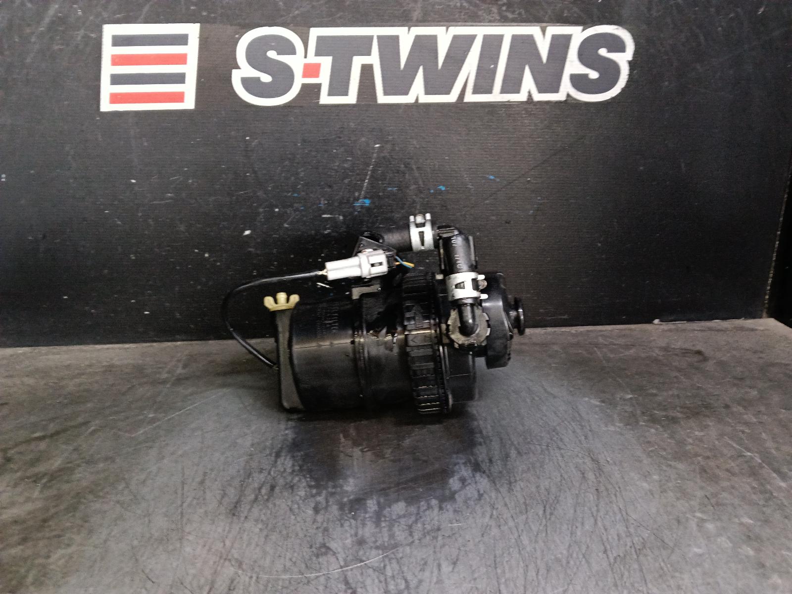 View Auto part Fuel Filter Housing Mitsubishi Triton 2017