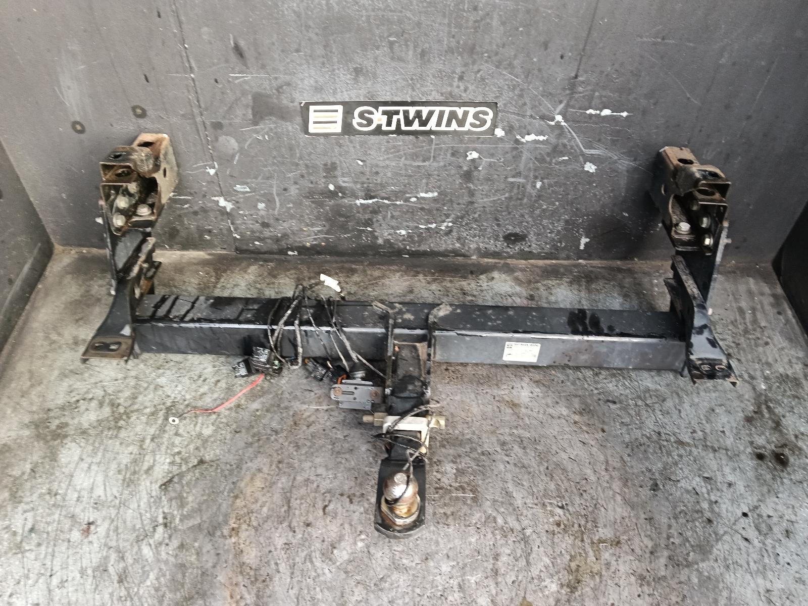 View Auto part Towbar Mitsubishi Triton 2017