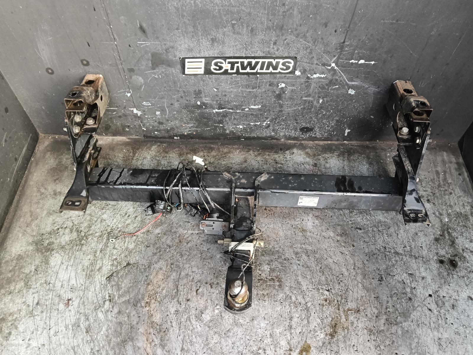 View Auto part Towbar Mitsubishi Triton 2017