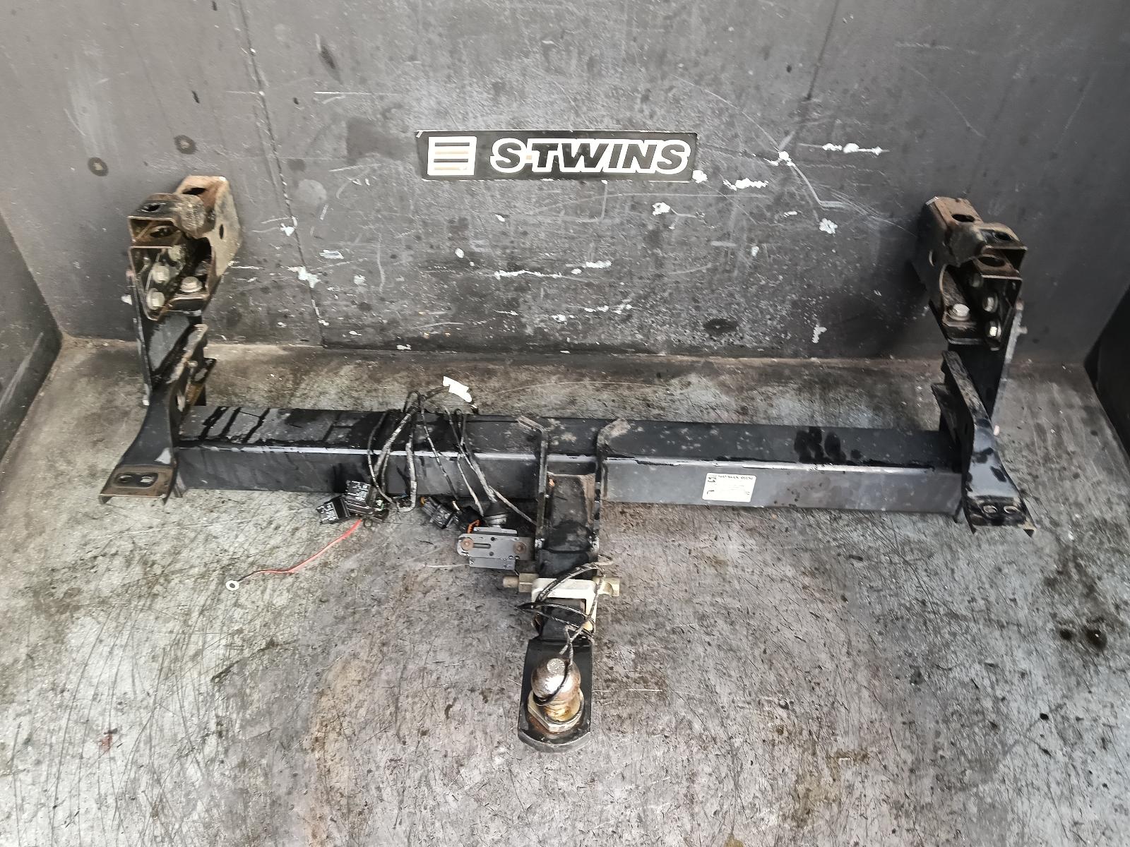 View Auto part Towbar Mitsubishi Triton 2017