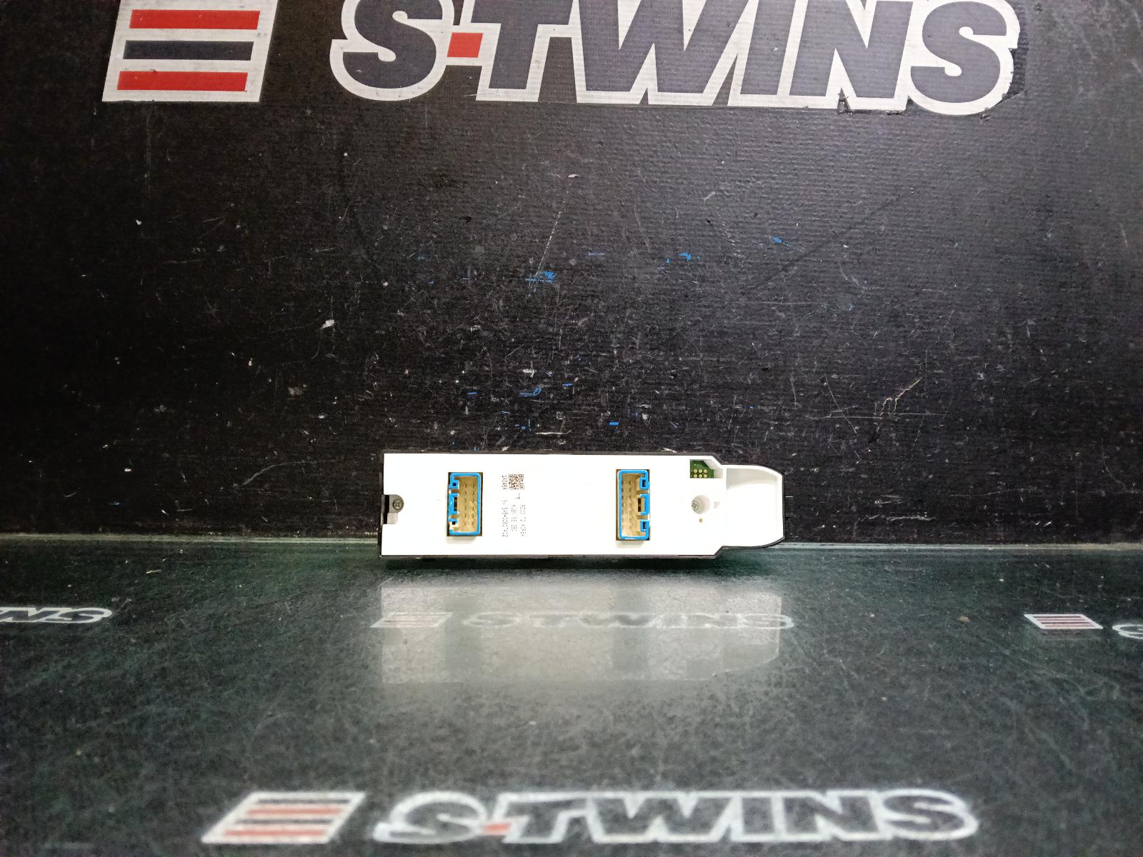 View Auto part Pwr Dr Wind Switch Mazda Cx5 2019