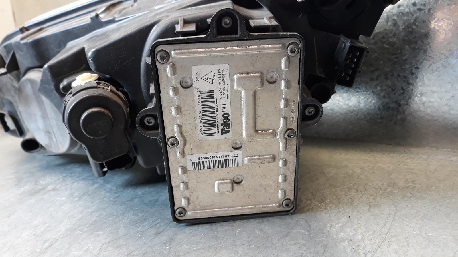 View Auto part Right Headlamp Citroen C4 2006
