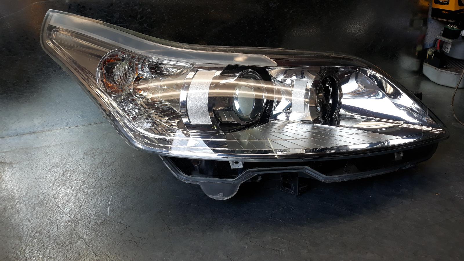 View Auto part Right Headlamp Citroen C4 2006