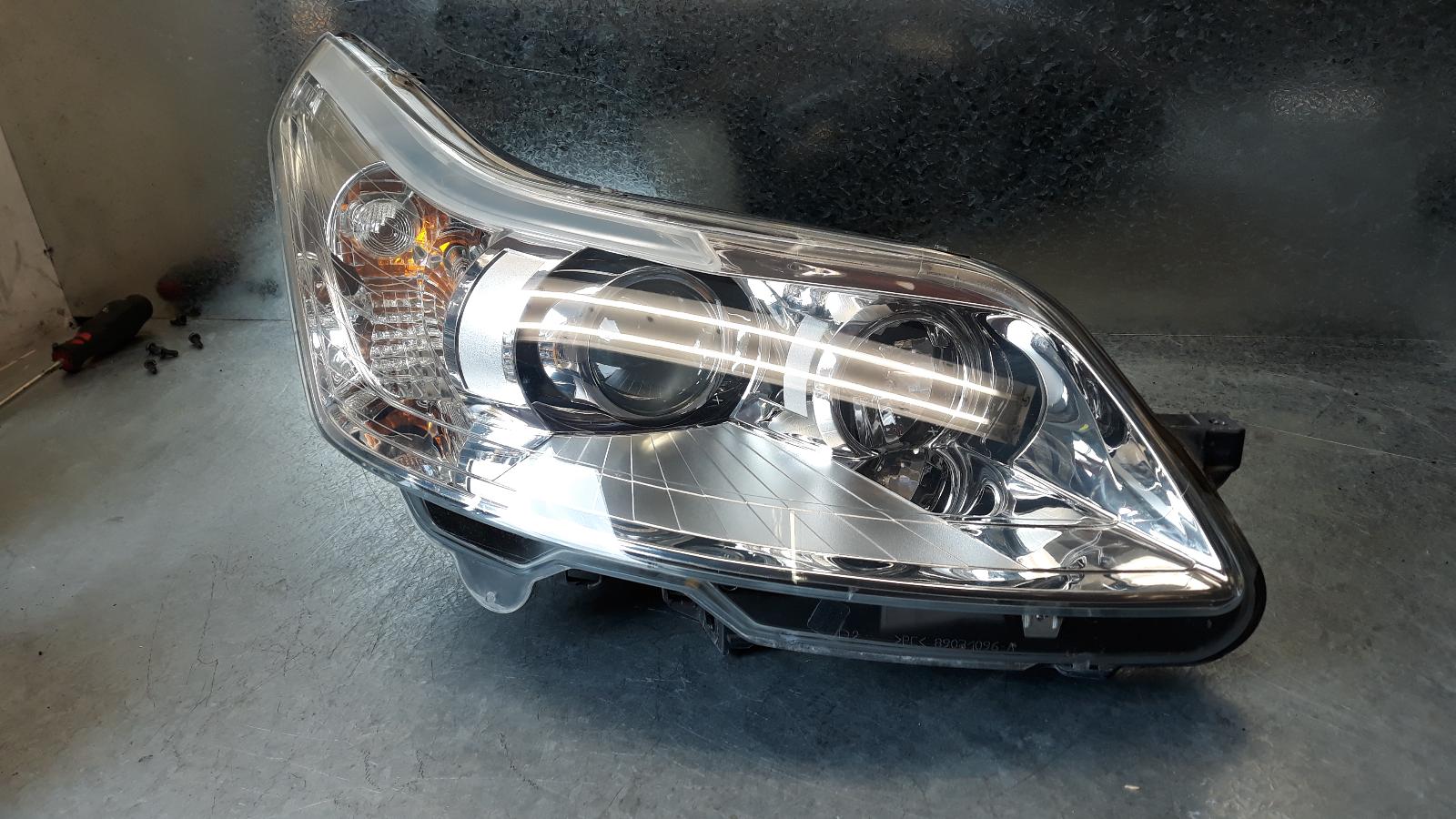 View Auto part Right Headlamp Citroen C4 2006