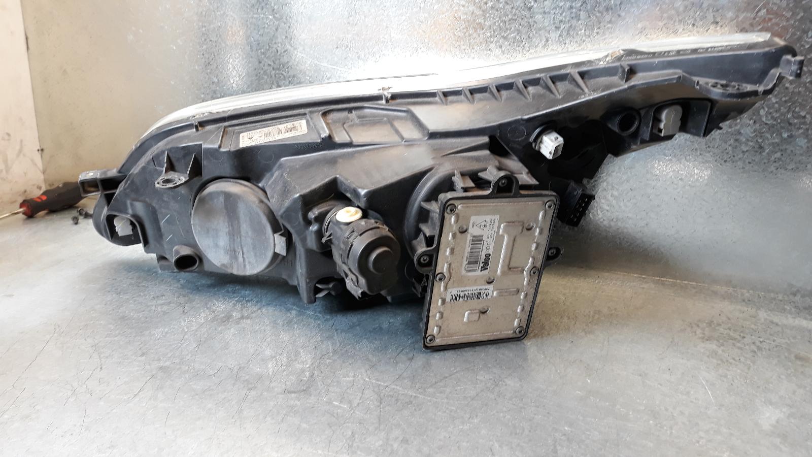 View Auto part Right Headlamp Citroen C4 2006
