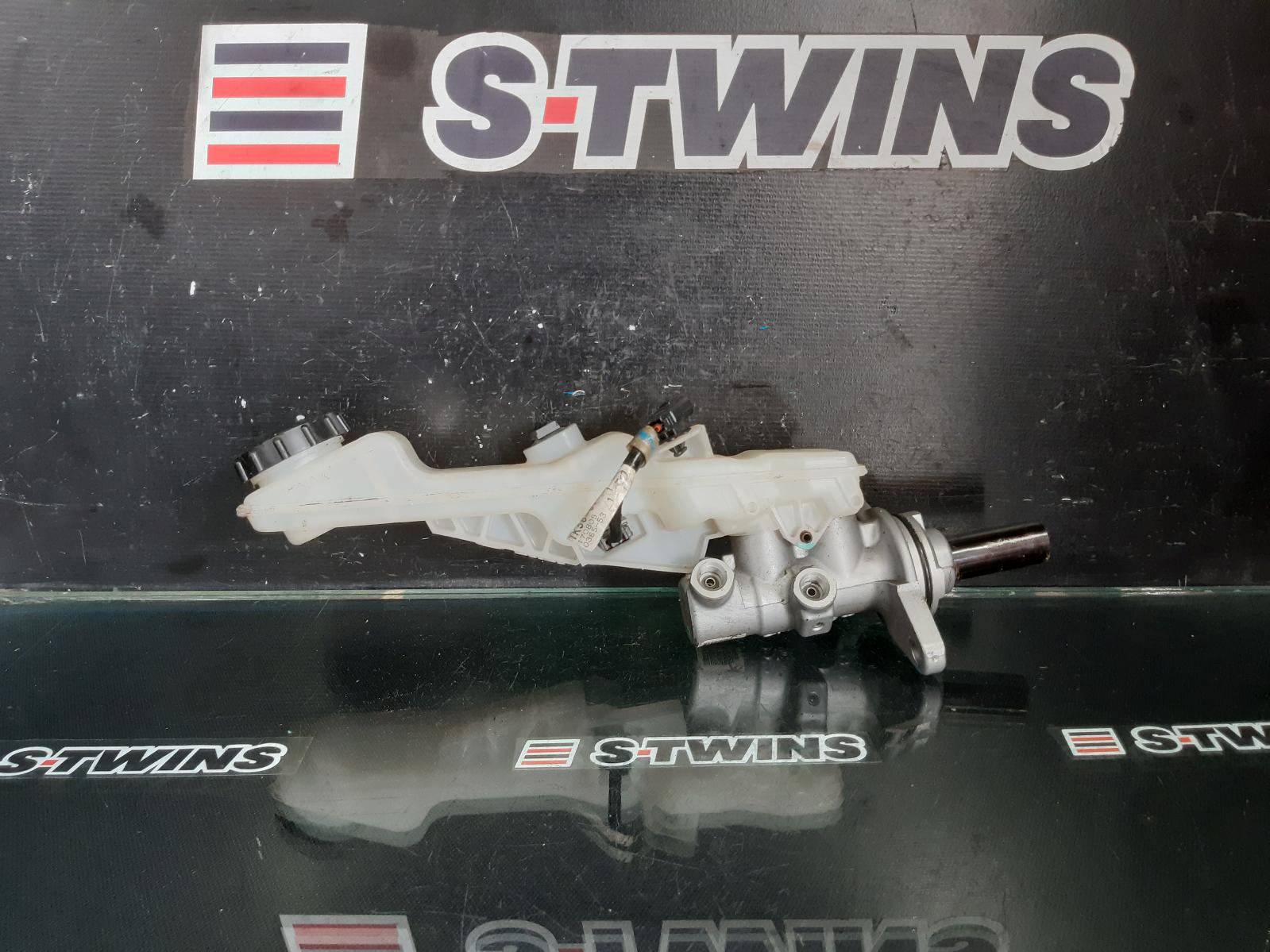 View Auto part Master Cylinder Mazda Cx9 2017