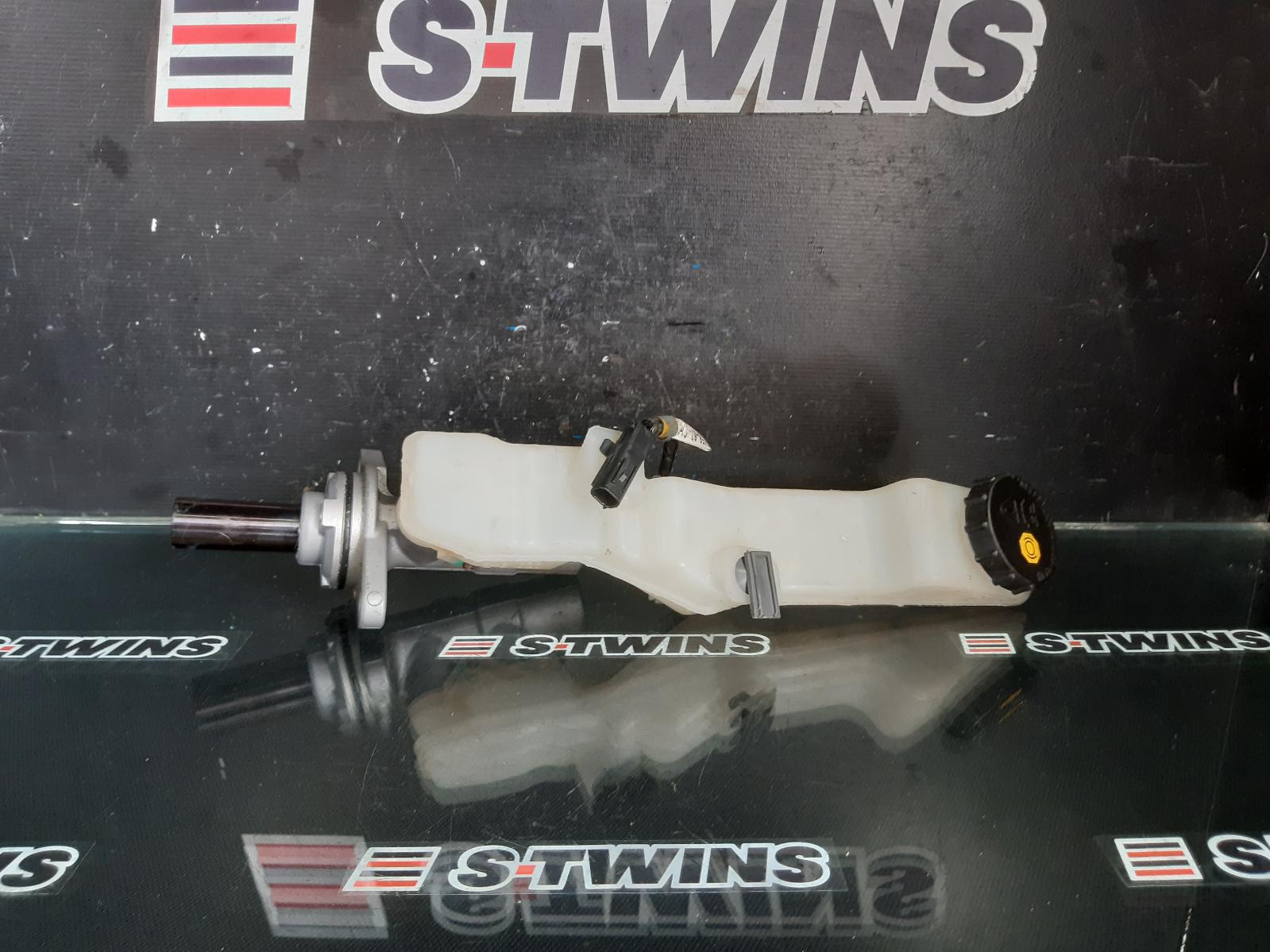 View Auto part Master Cylinder Mazda Cx9 2017