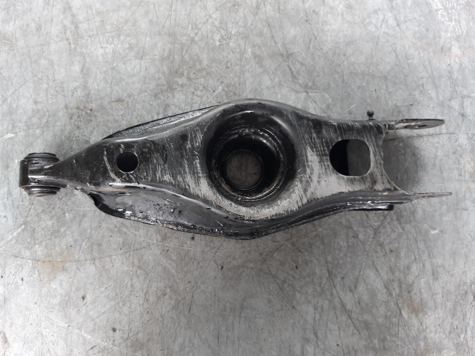 2012 Chrysler 300c Right Rear Trailing Arm View Auto part Right Rear Trailing Arm Chrysler 300c 2012
