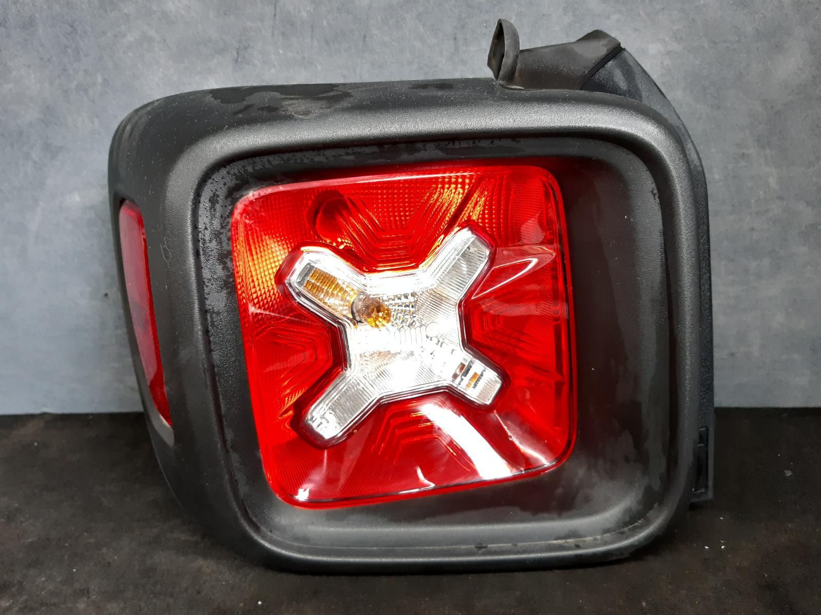View Auto part Left Taillight Jeep Renegade 2016