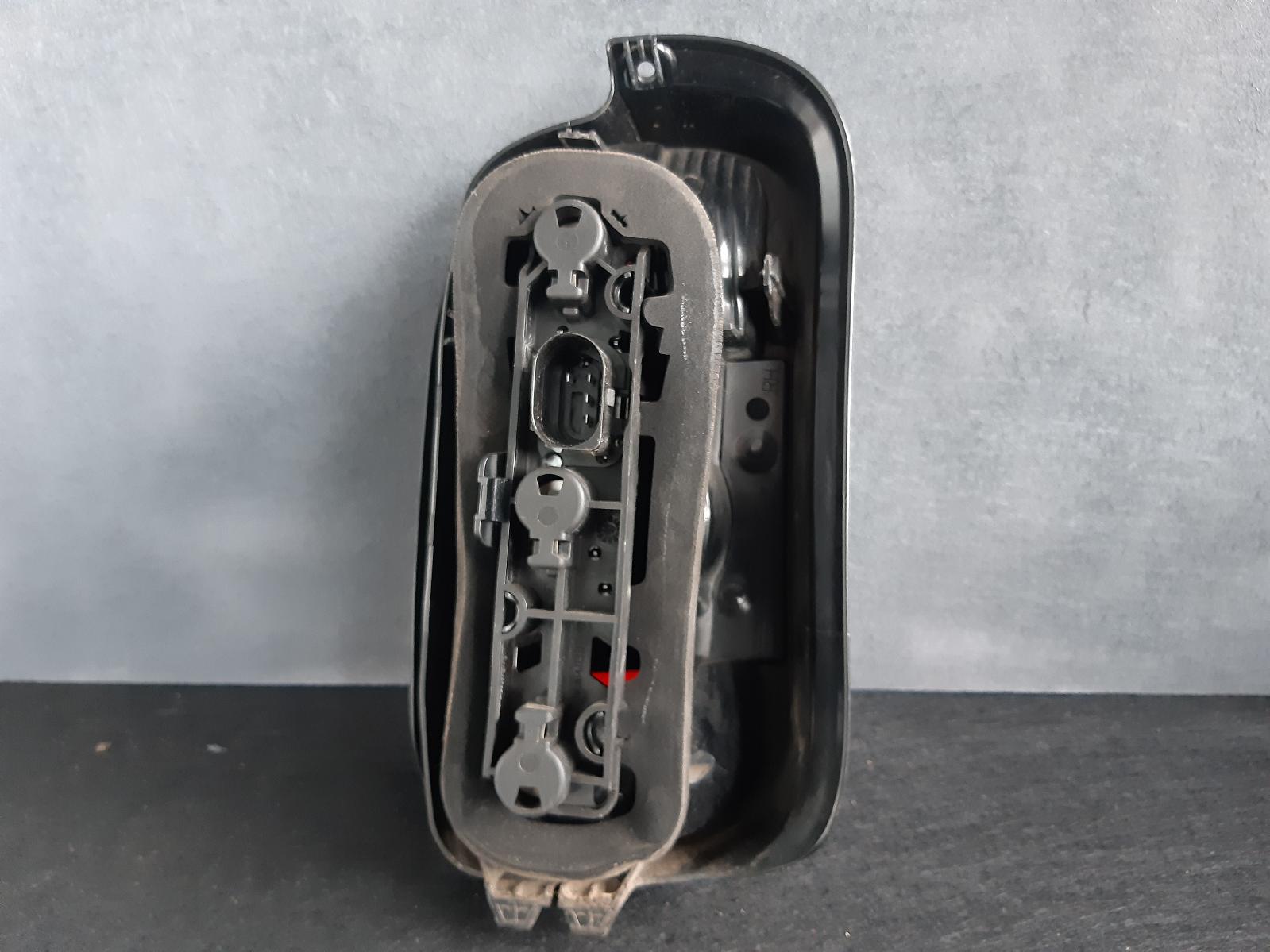 2008 Mini Cooper Right Taillight View Auto part Right Taillight Mini Cooper 2008
