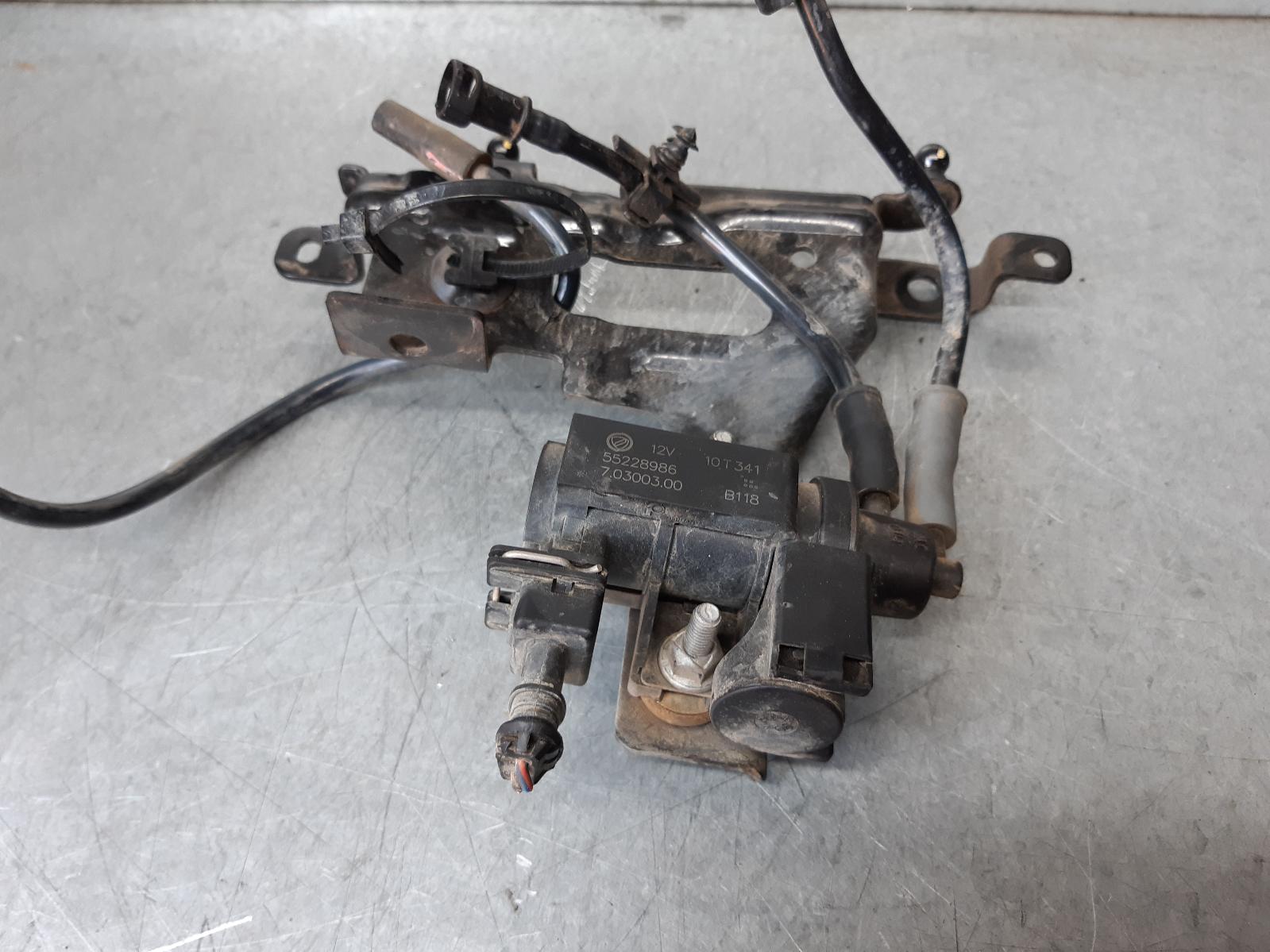 2013 Fiat Freemont Misc Switch/Relay View Auto part Misc Switch/Relay Fiat Freemont 2013