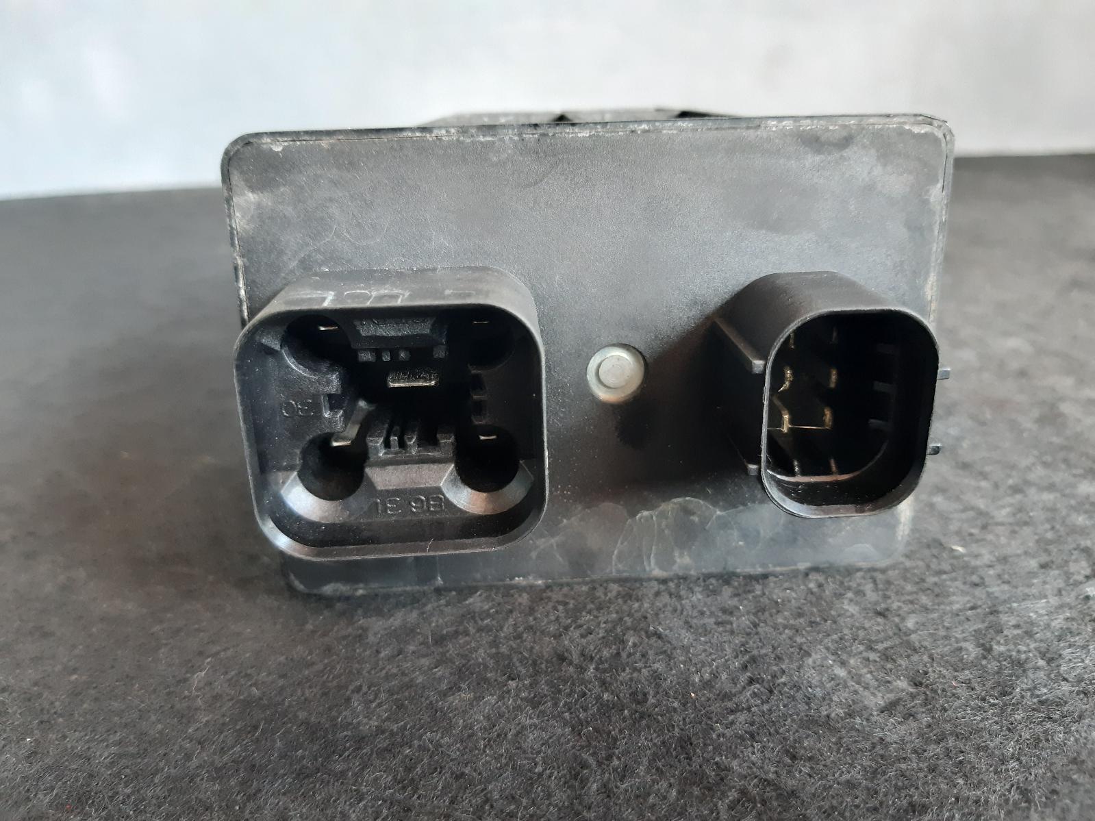View Auto part Misc Switch/Relay Chrysler 300c 2012
