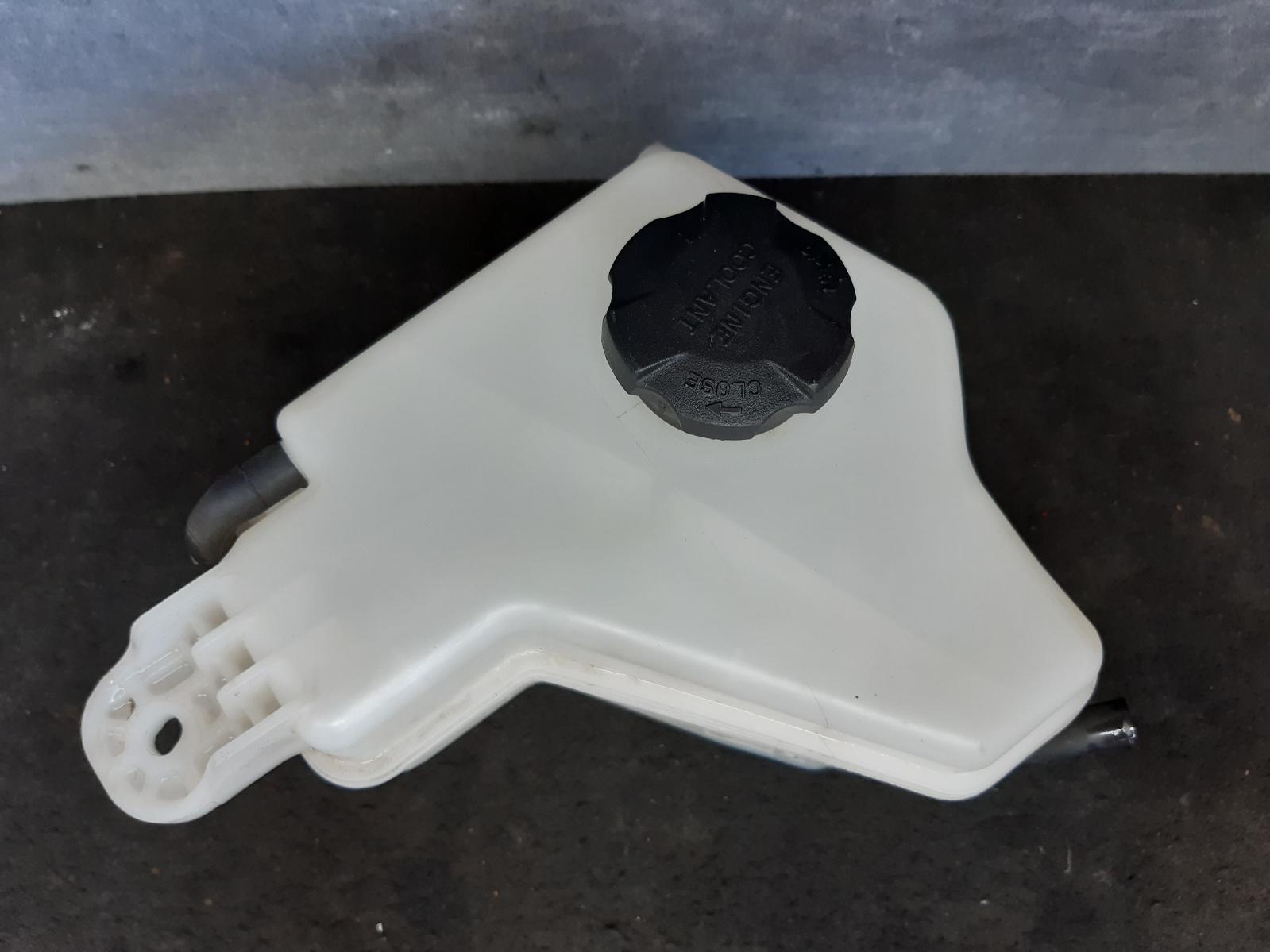 View Auto part Overflow Bottle Hyundai Veloster 2014