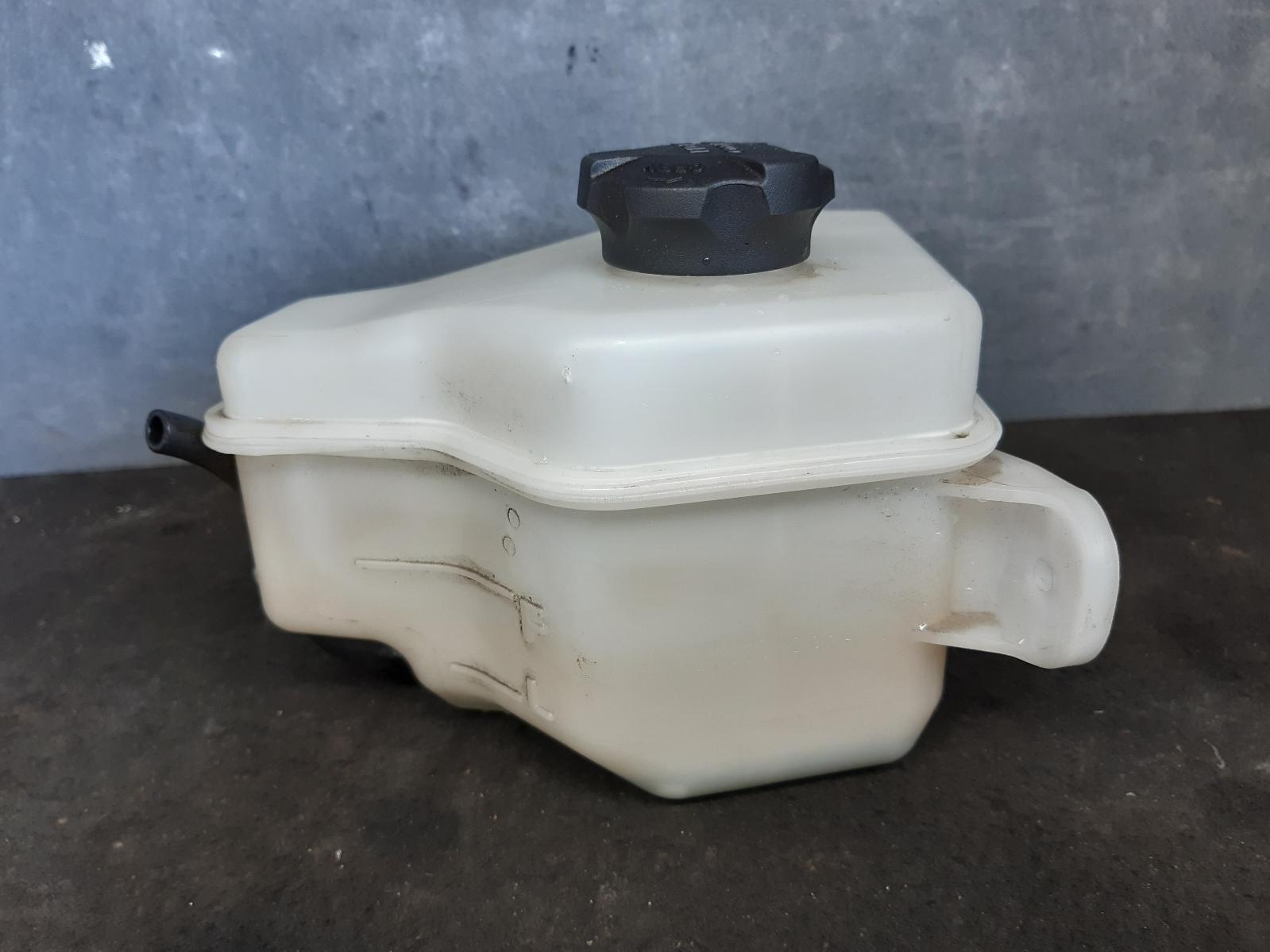 View Auto part Overflow Bottle Hyundai Veloster 2014