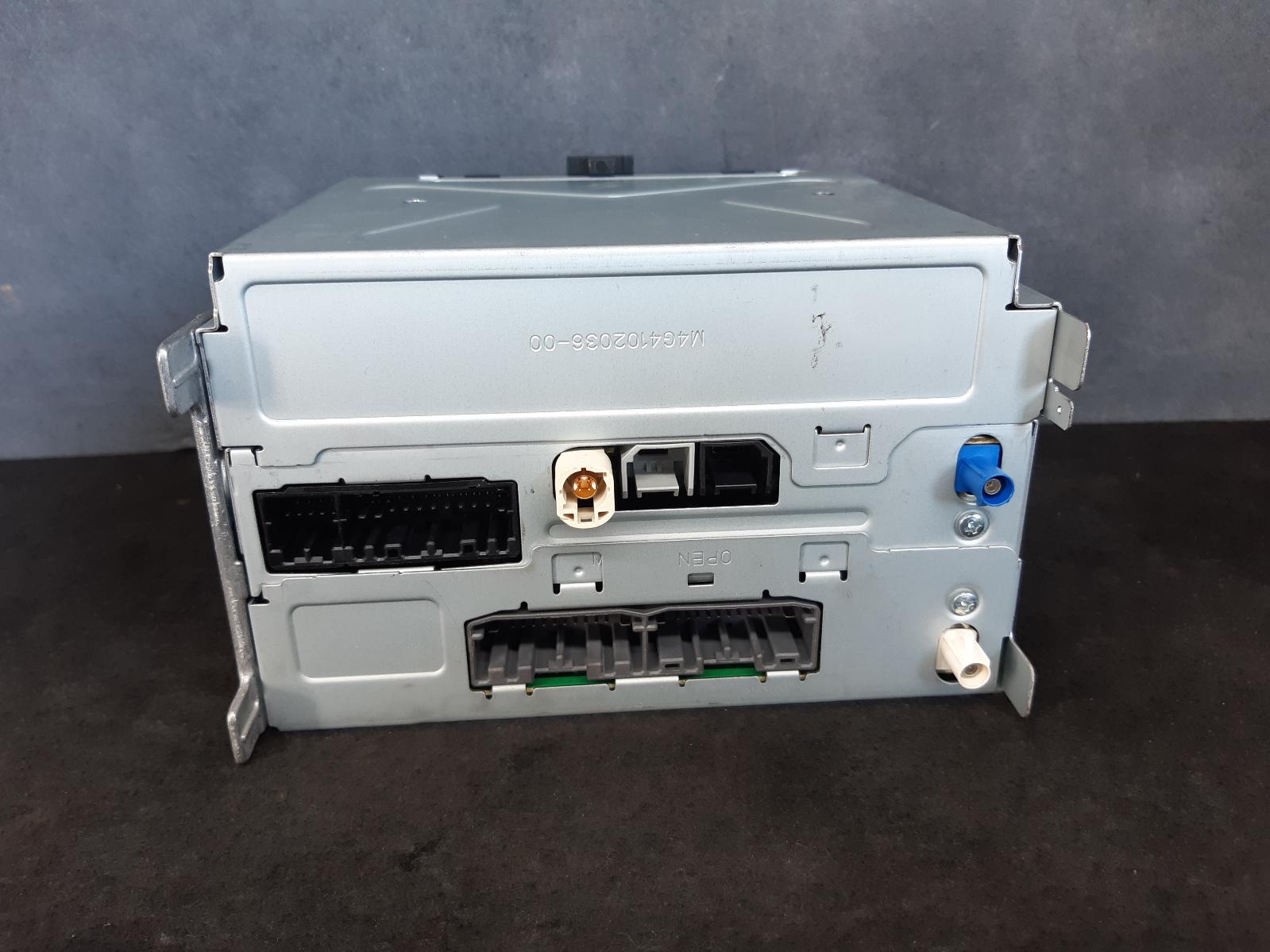 View Auto part Radio/Cd/Dvd/Sat/Tv Chrysler 300c 2013