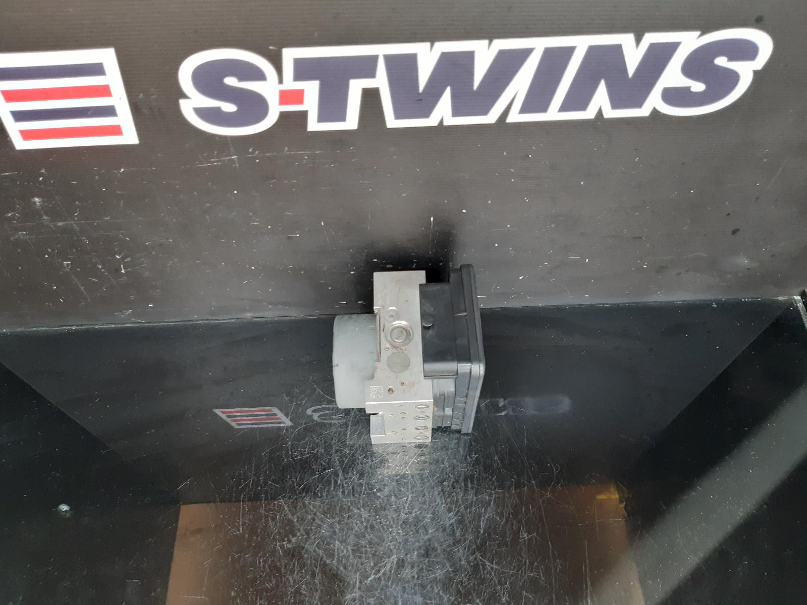 View Auto part Abs Pump/Modulator Chrysler 300c 2016