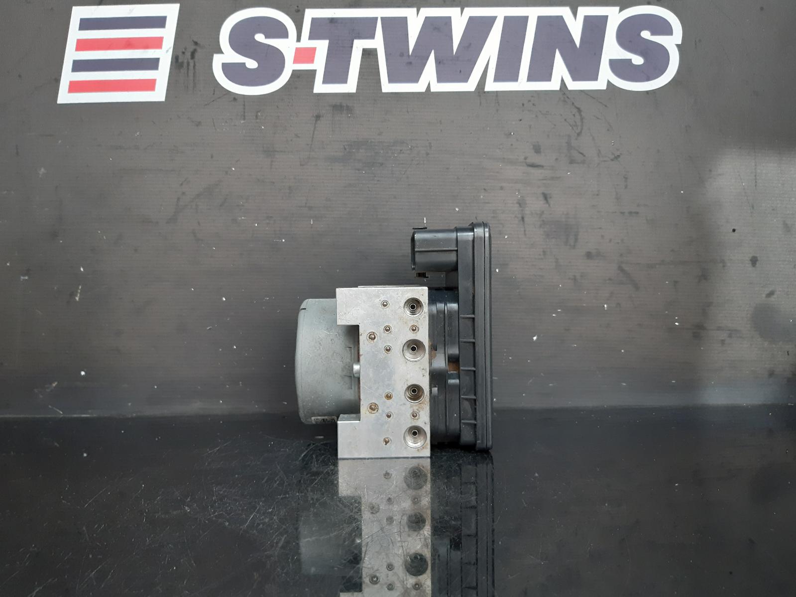 View Auto part Abs Pump/Modulator Chrysler 300c 2016