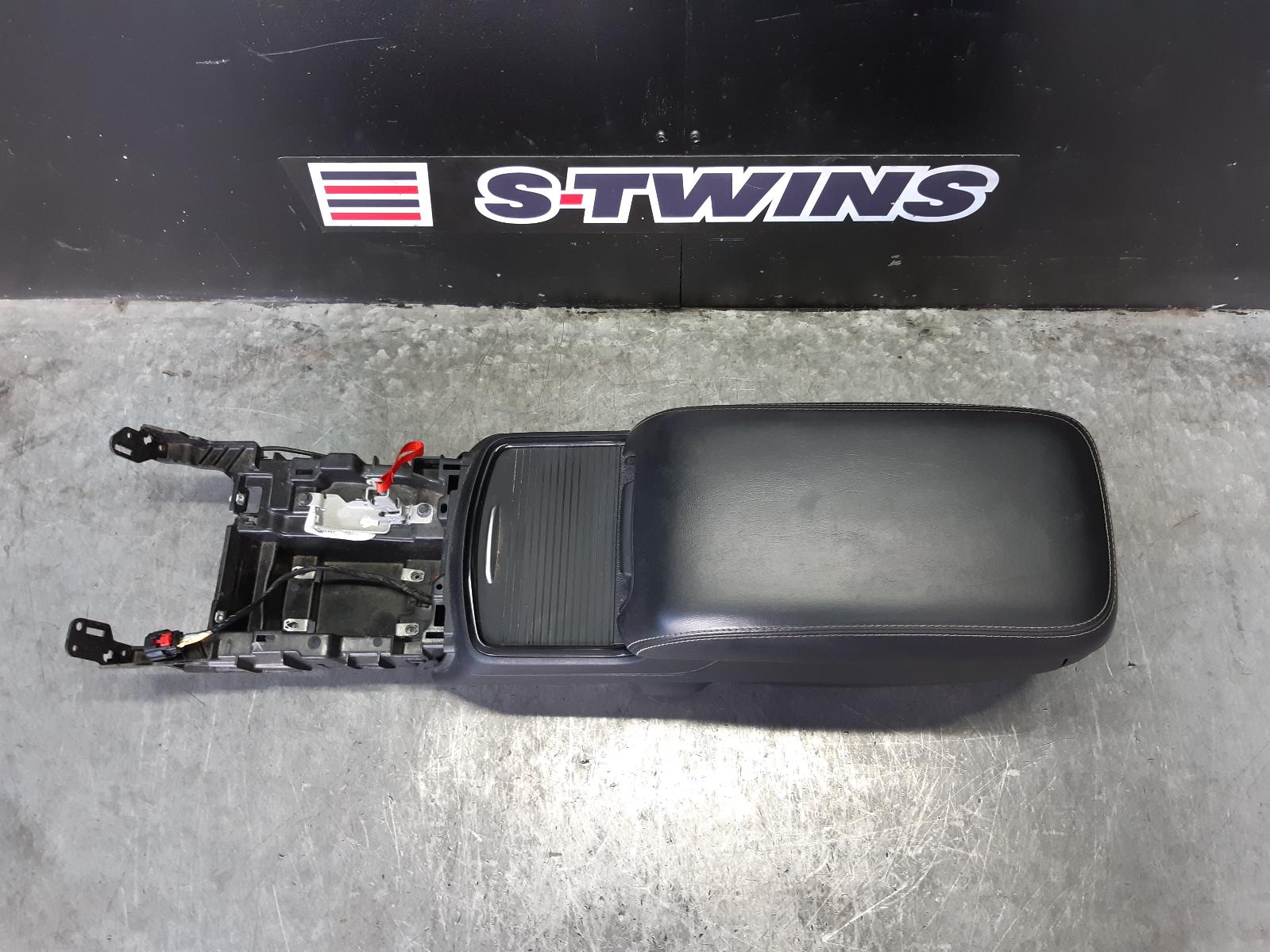 View Auto part Console Chrysler 300c 2016