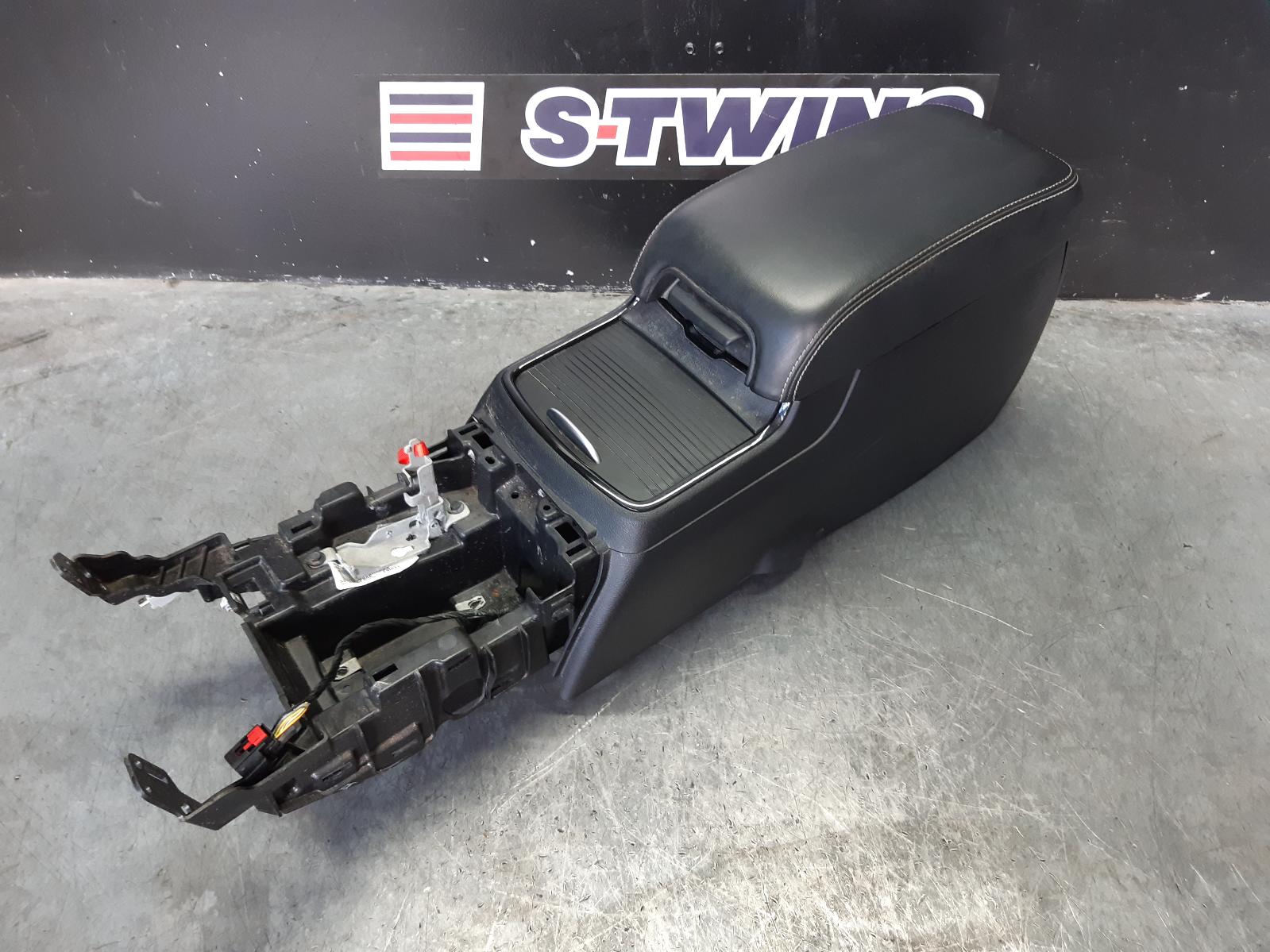 View Auto part Console Chrysler 300c 2016