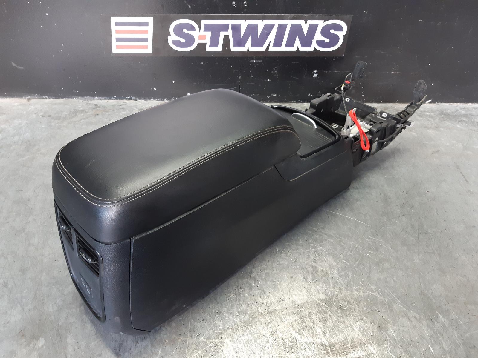 View Auto part Console Chrysler 300c 2016