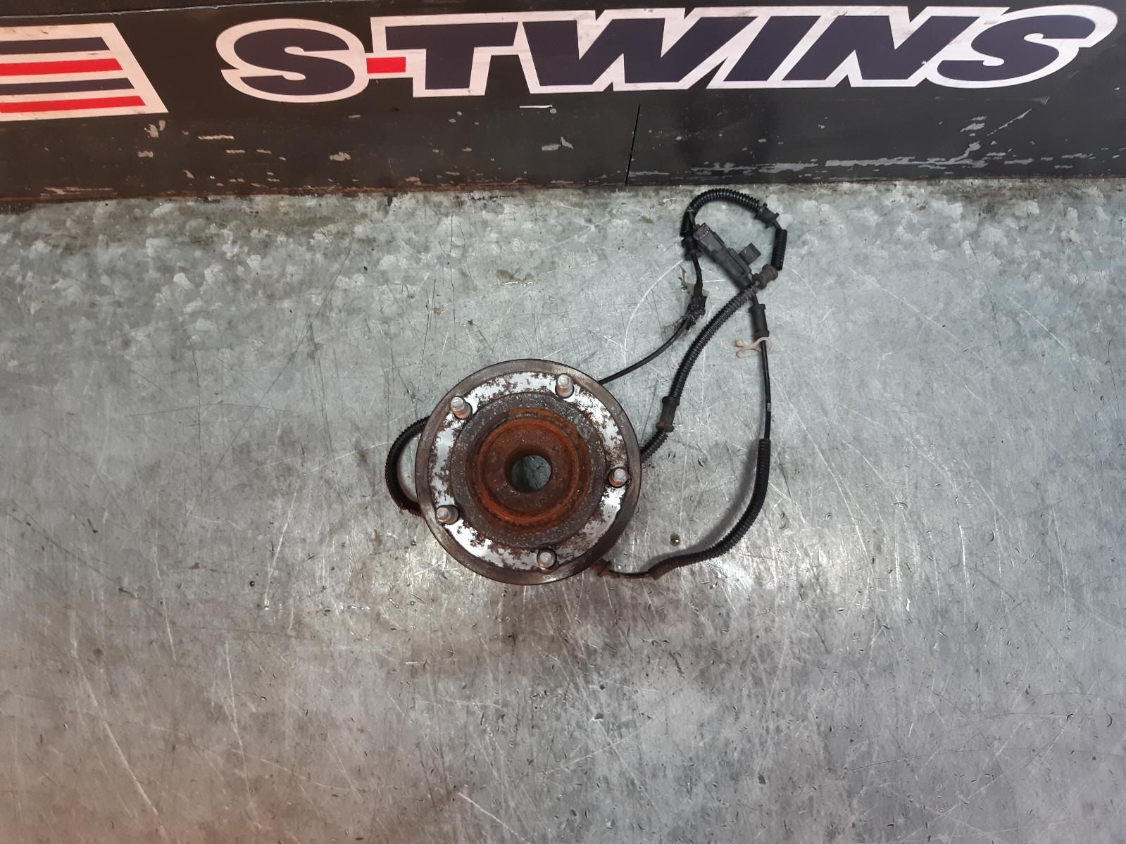 View Auto part Left Rear Hub Assembly Chrysler Voyager 2008