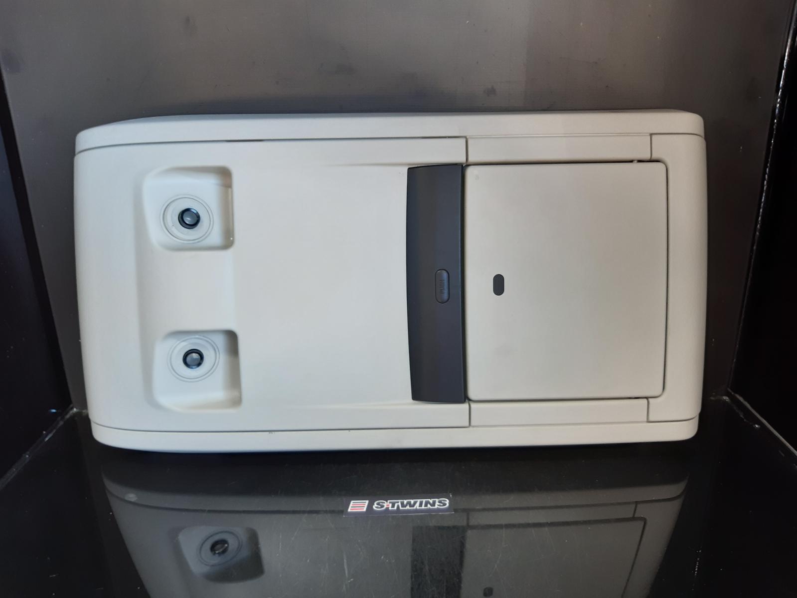 View Auto part Radio/Cd/Dvd/Sat/Tv Chrysler Voyager 2008