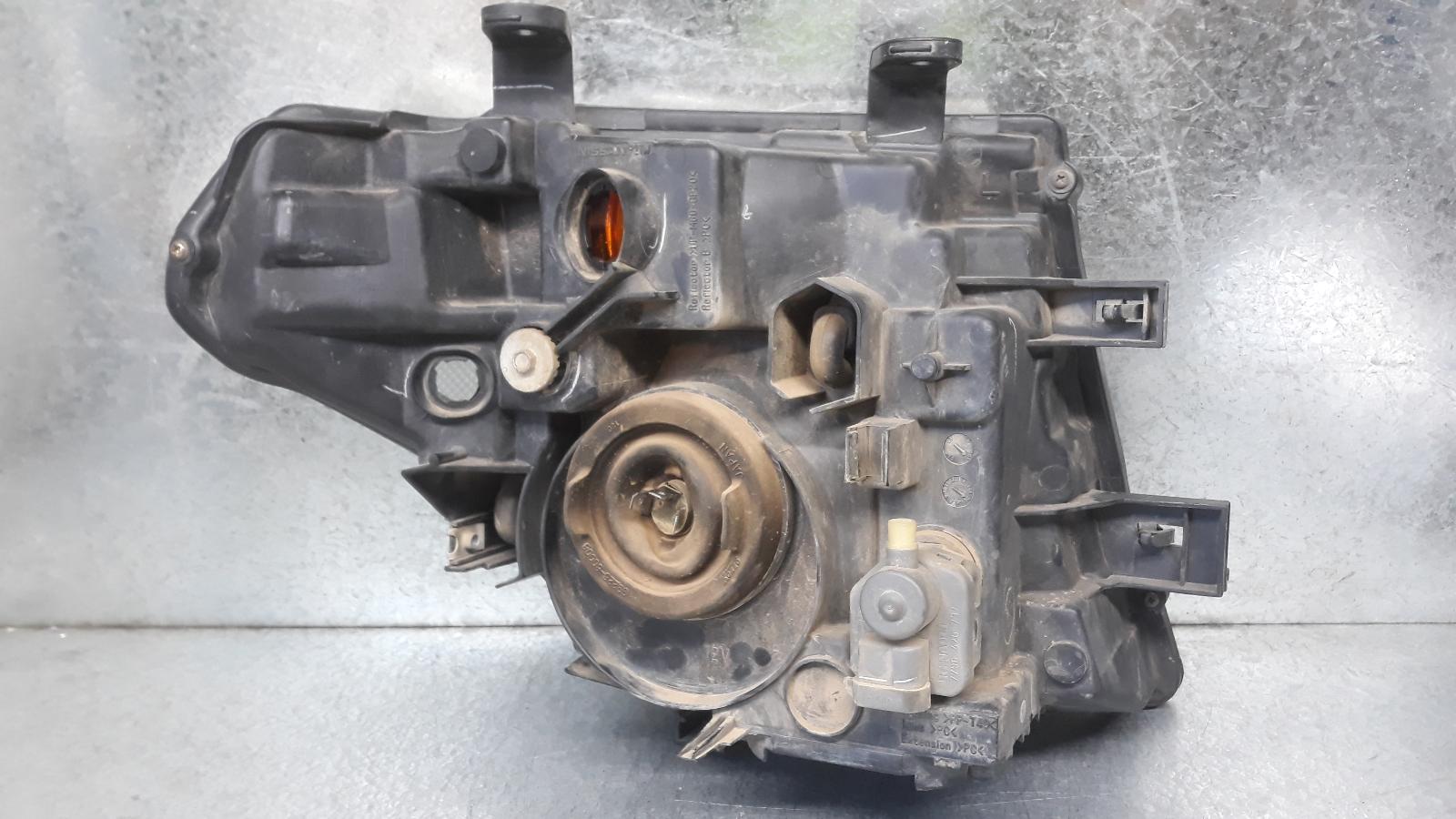 2006 Nissan Pathfinder Left Headlamp View Auto part Left Headlamp Nissan Pathfinder 2006